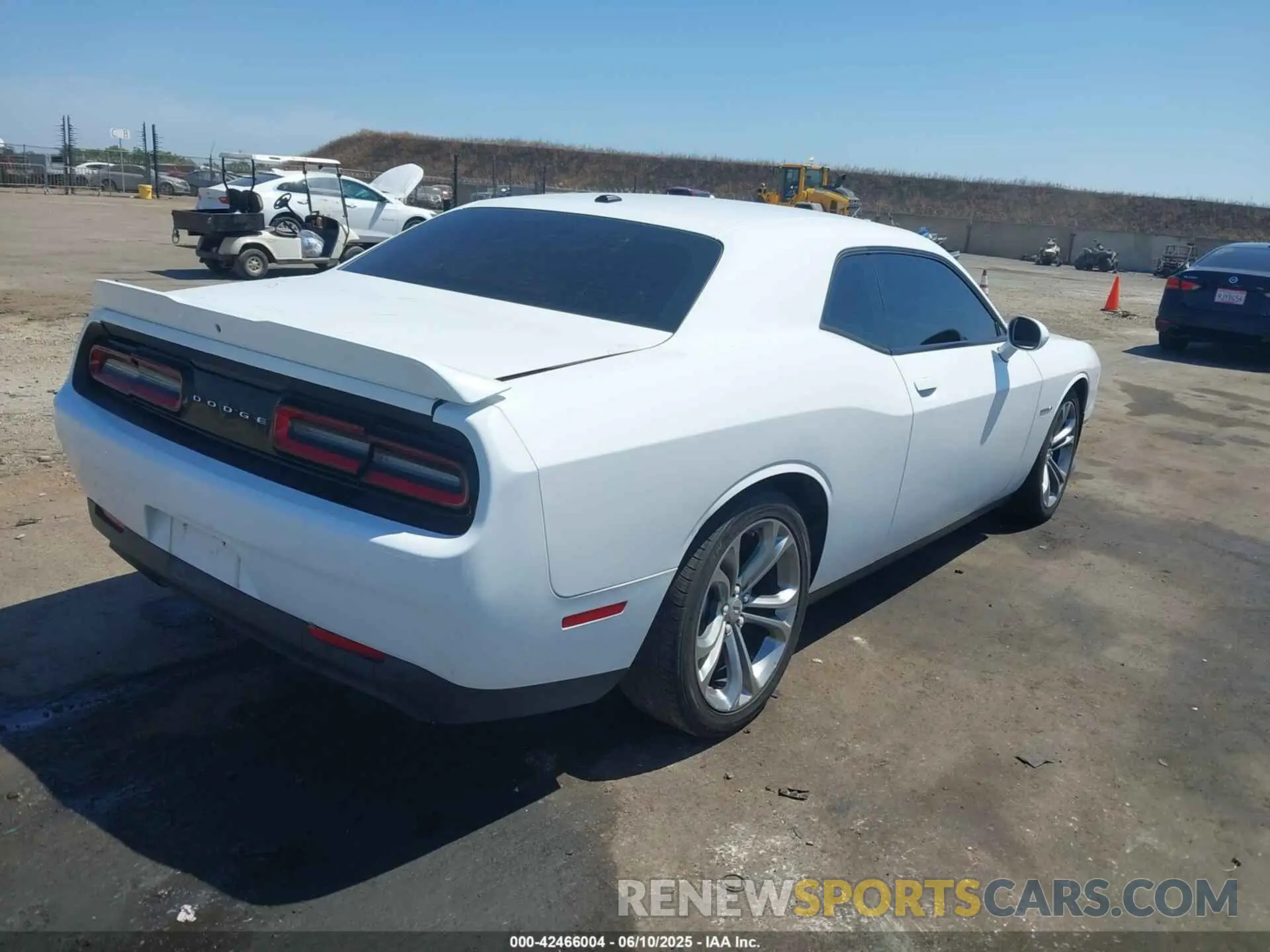 4 Photograph of a damaged car 2C3CDZBT4NH105158 DODGE CHALLENGER 2022