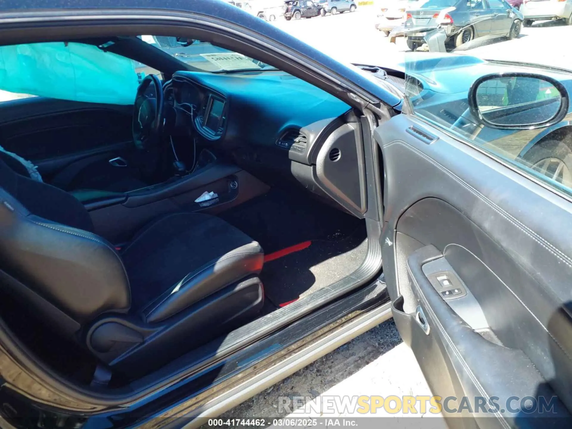 5 Photograph of a damaged car 2C3CDZBT7NH233992 DODGE CHALLENGER 2022