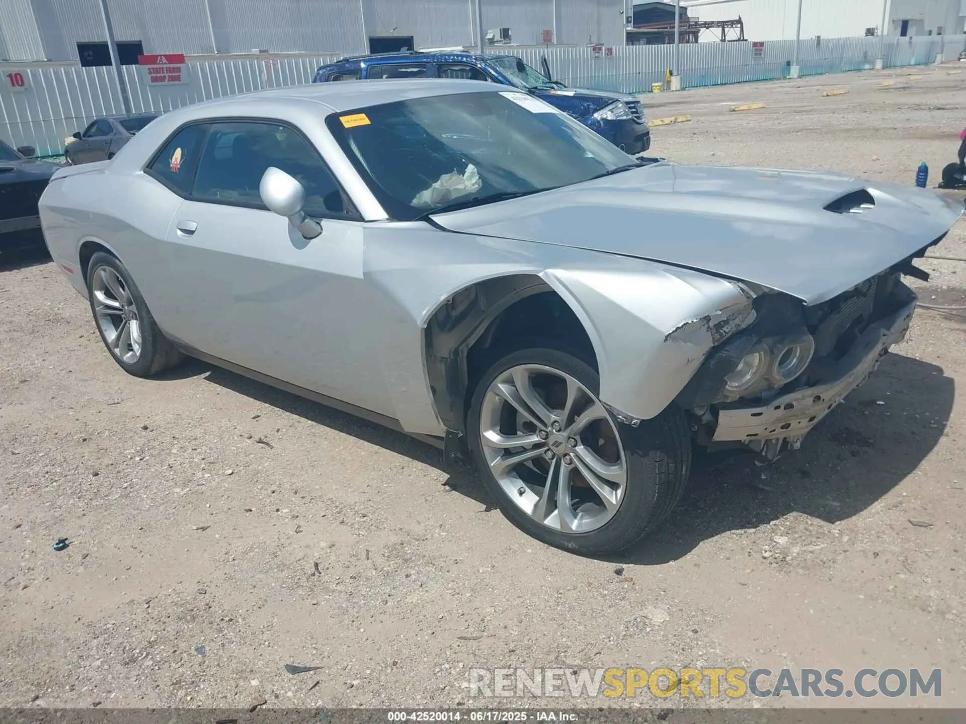 1 Photograph of a damaged car 2C3CDZBT8NH105339 DODGE CHALLENGER 2022