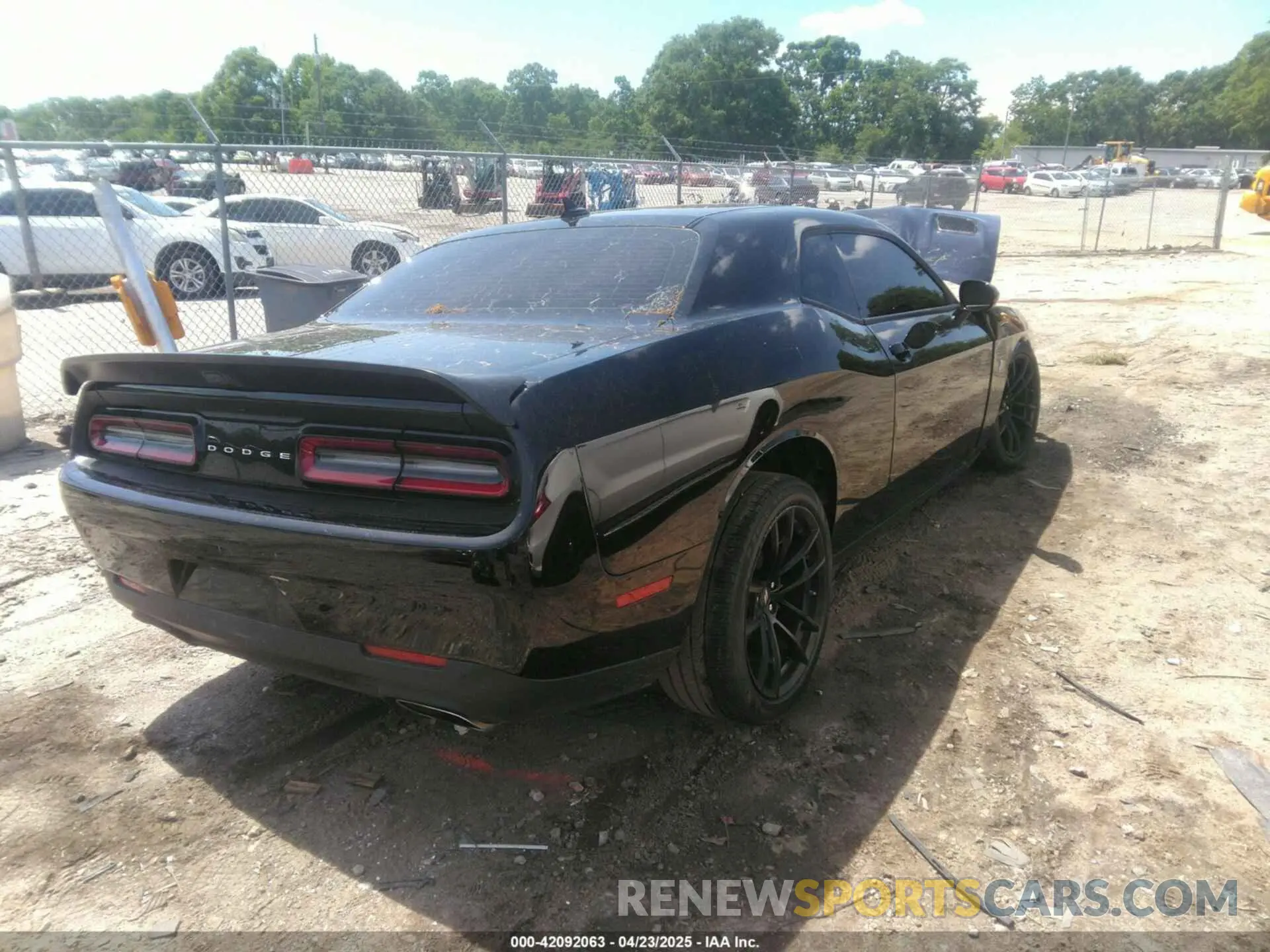 4 Photograph of a damaged car 2C3CDZFJ1NH113100 DODGE CHALLENGER 2022