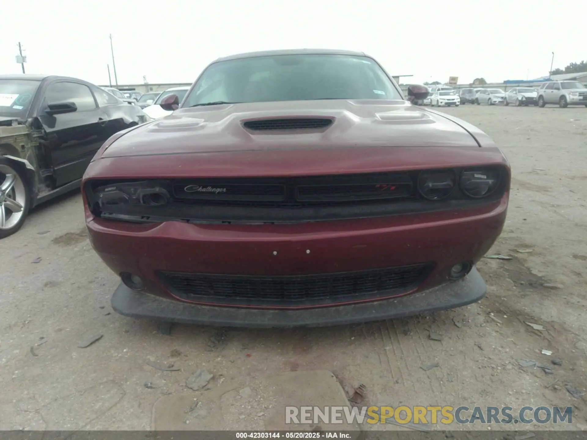 12 Photograph of a damaged car 2C3CDZFJ2NH118449 DODGE CHALLENGER 2022