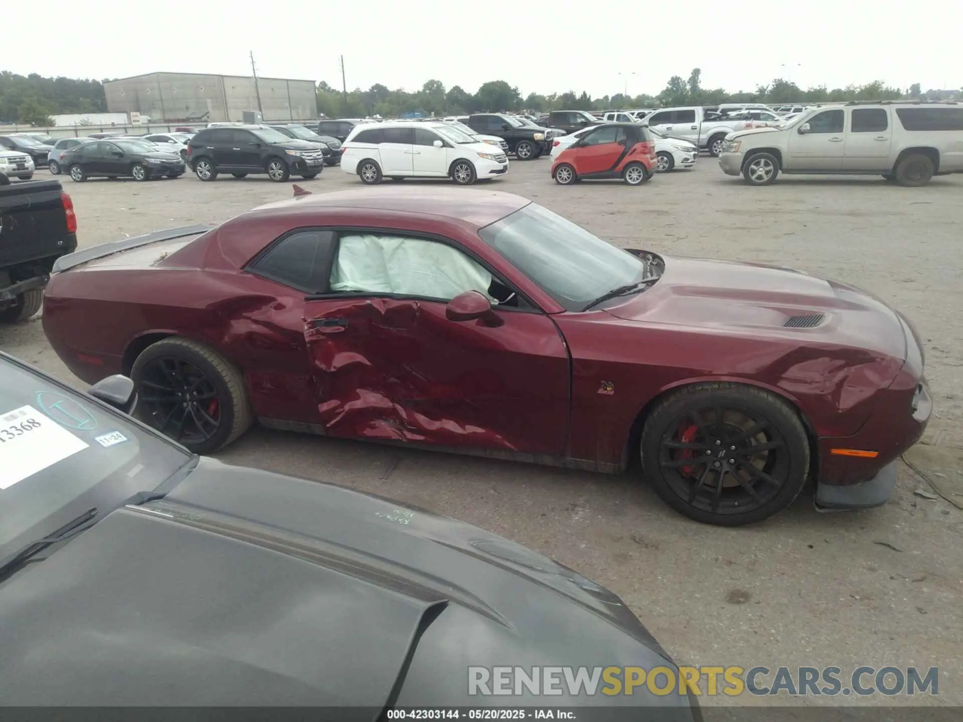 13 Photograph of a damaged car 2C3CDZFJ2NH118449 DODGE CHALLENGER 2022