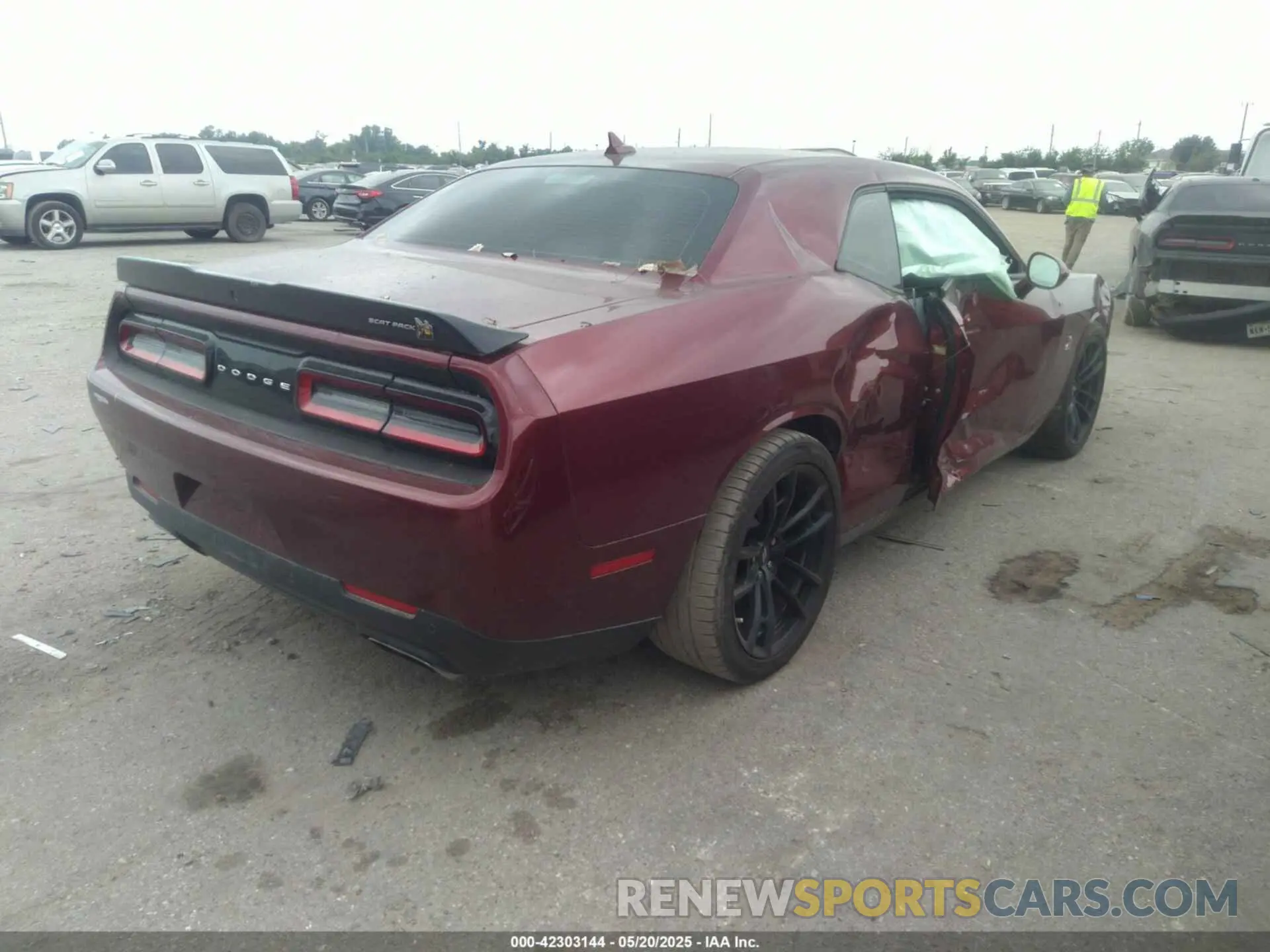 4 Photograph of a damaged car 2C3CDZFJ2NH118449 DODGE CHALLENGER 2022