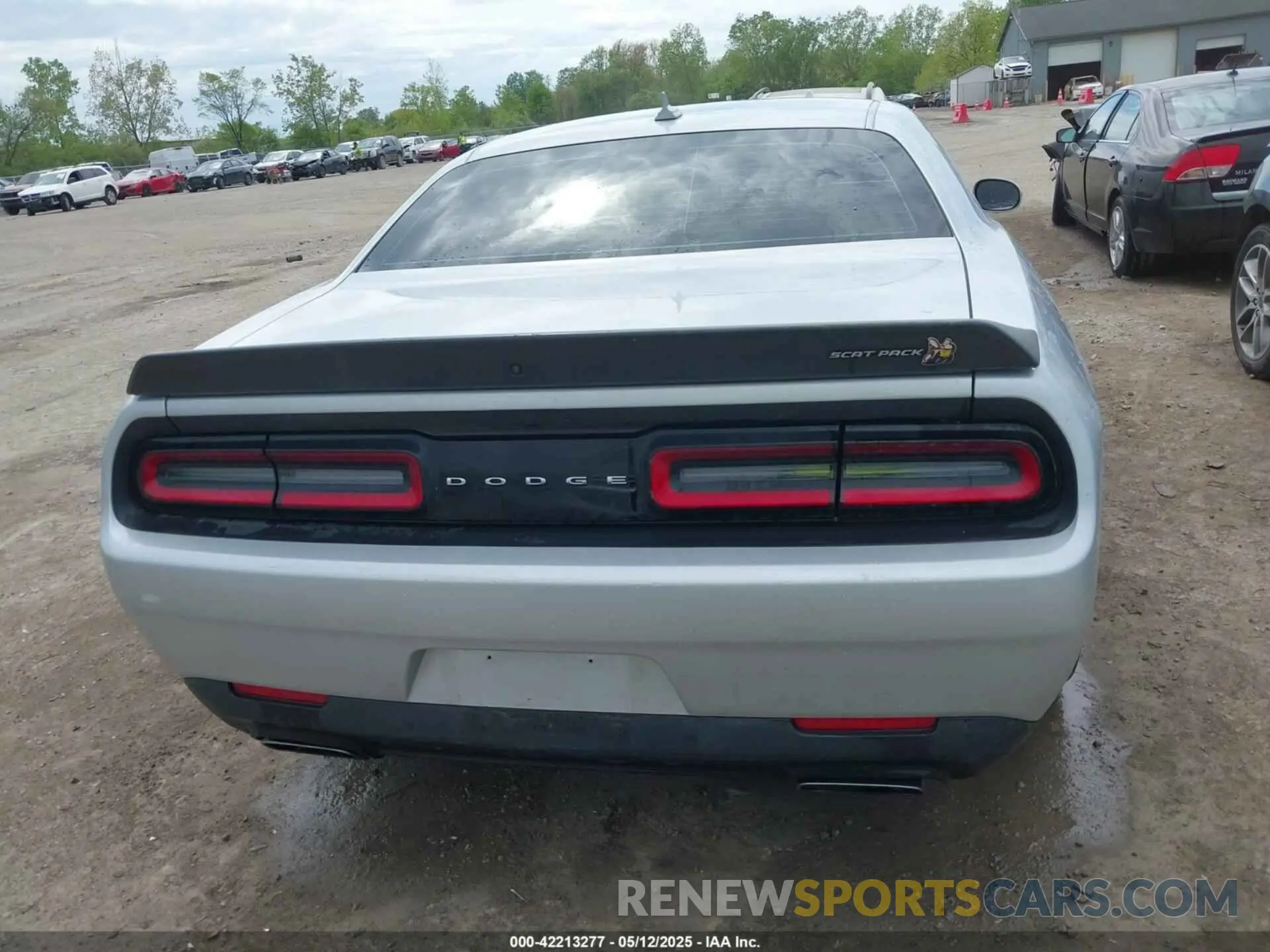 15 Photograph of a damaged car 2C3CDZFJ5NH113469 DODGE CHALLENGER 2022