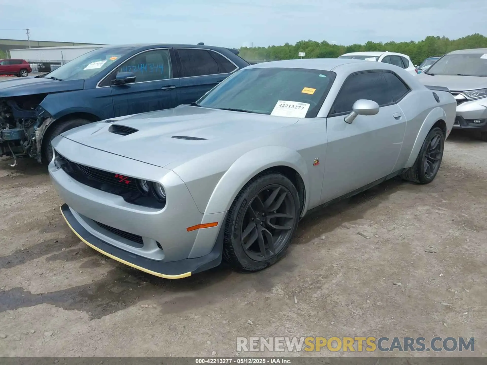 2 Photograph of a damaged car 2C3CDZFJ5NH113469 DODGE CHALLENGER 2022
