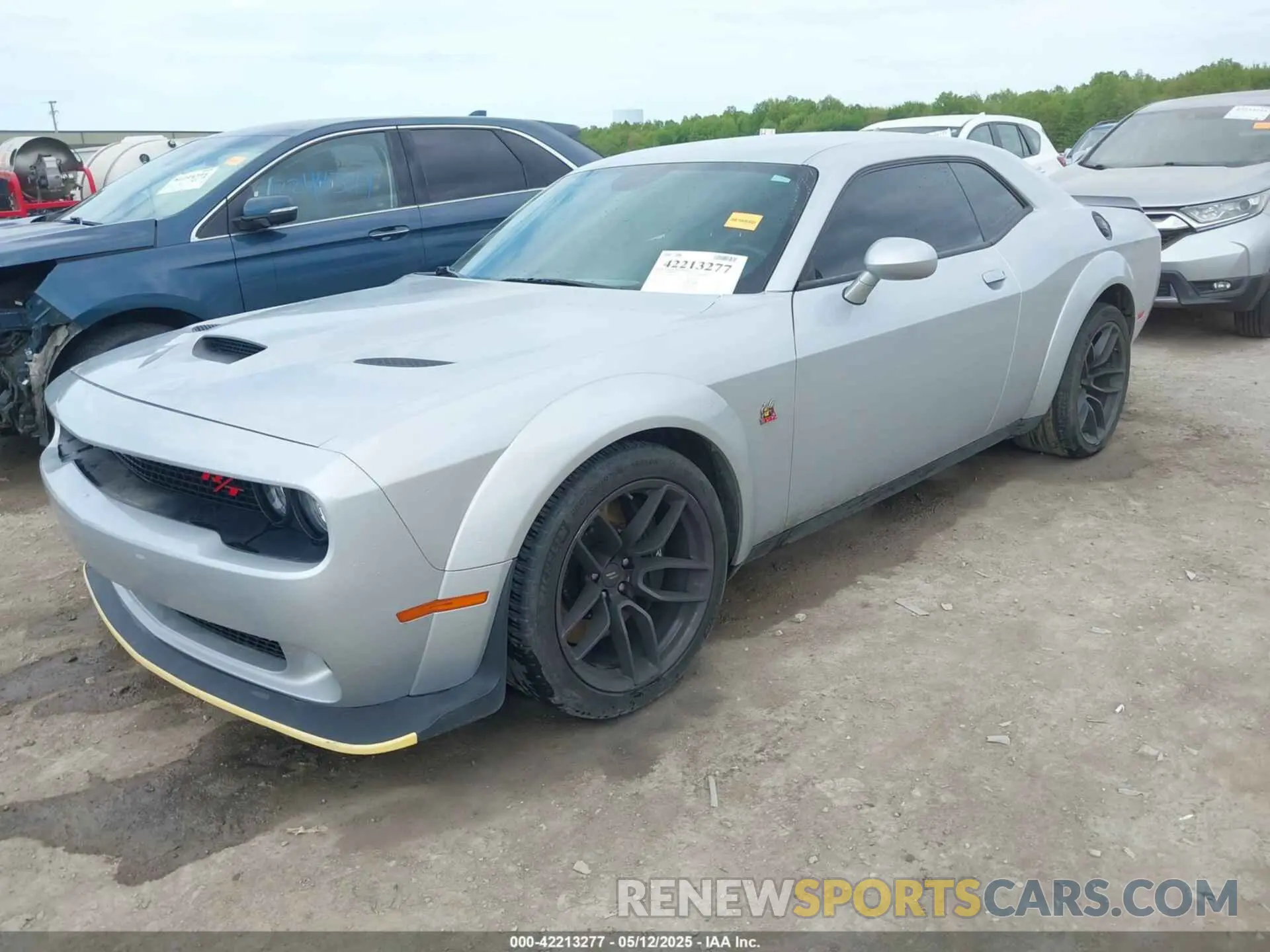 6 Photograph of a damaged car 2C3CDZFJ5NH113469 DODGE CHALLENGER 2022