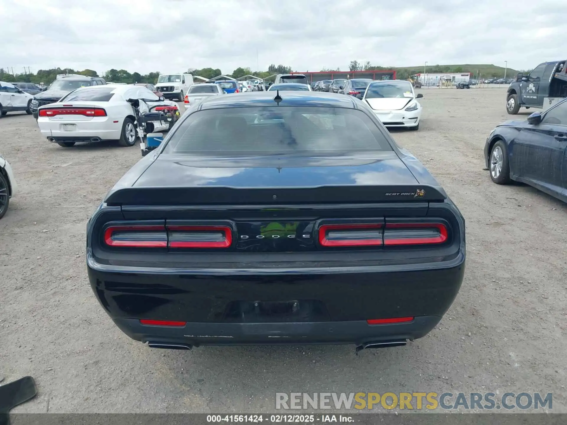 17 Photograph of a damaged car 2C3CDZFJ7NH151317 DODGE CHALLENGER 2022