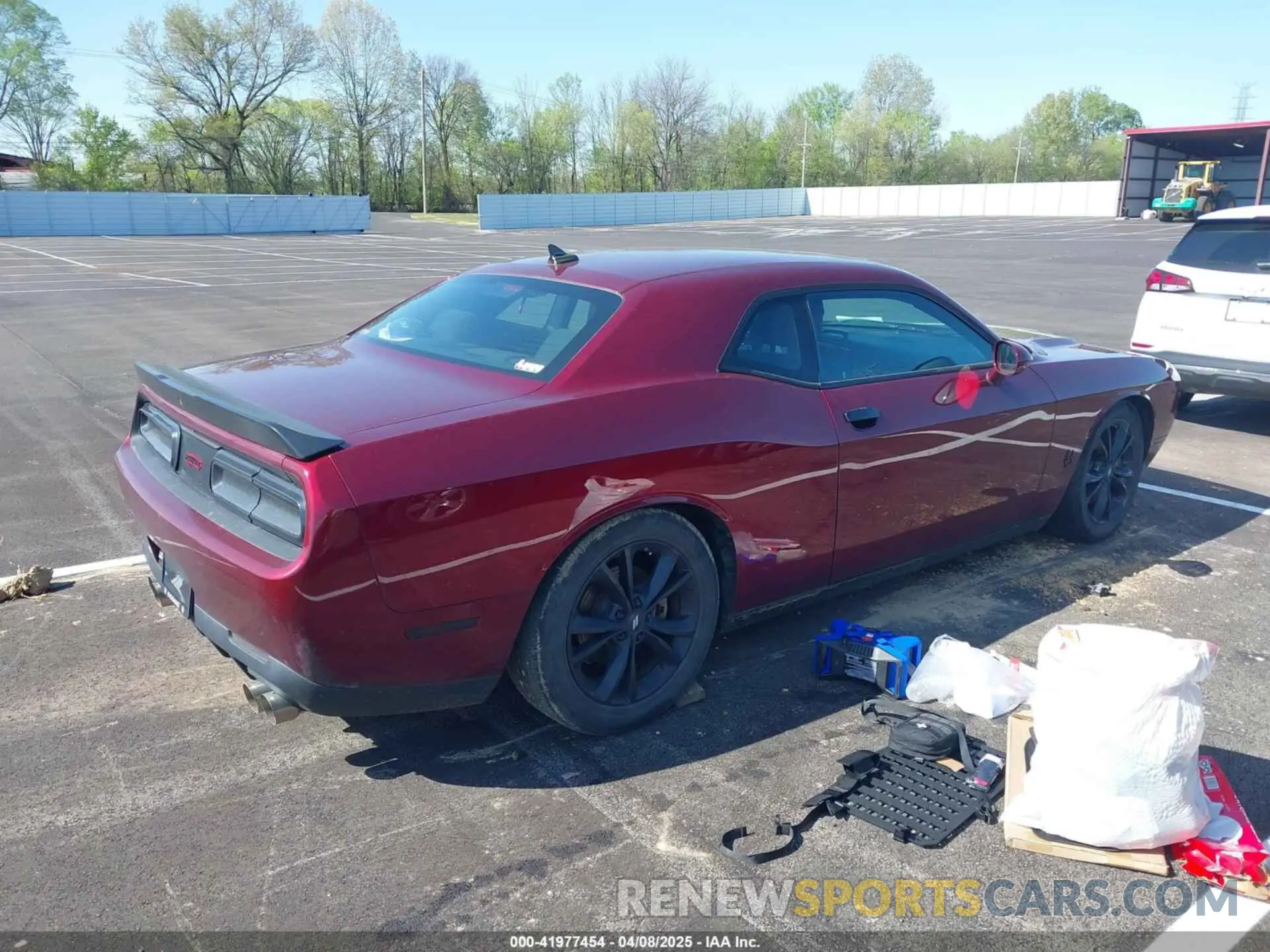 4 Photograph of a damaged car 2C3CDZGGXNH109629 DODGE CHALLENGER 2022
