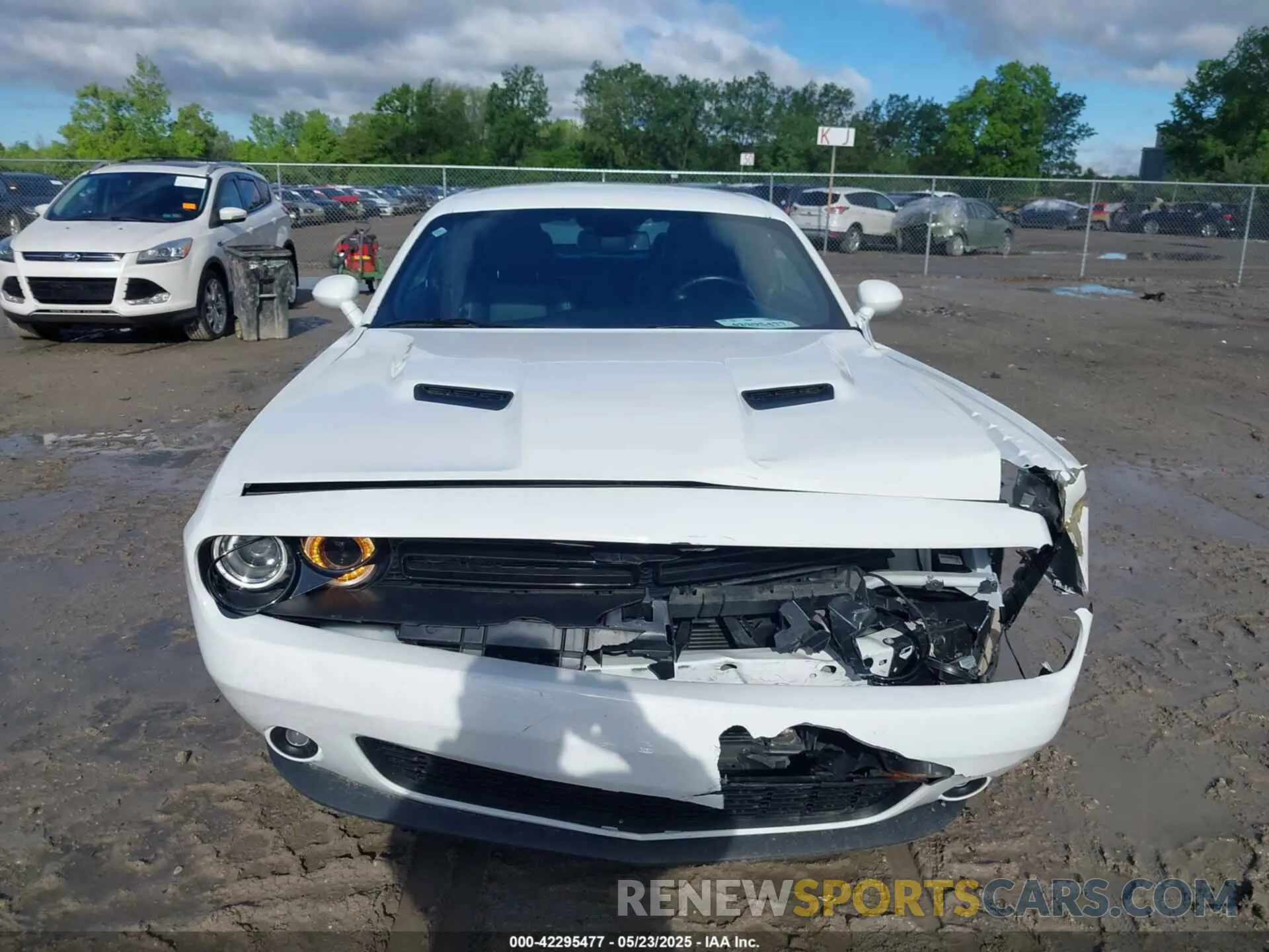12 Photograph of a damaged car 2C3CDZGGXNH238891 DODGE CHALLENGER 2022
