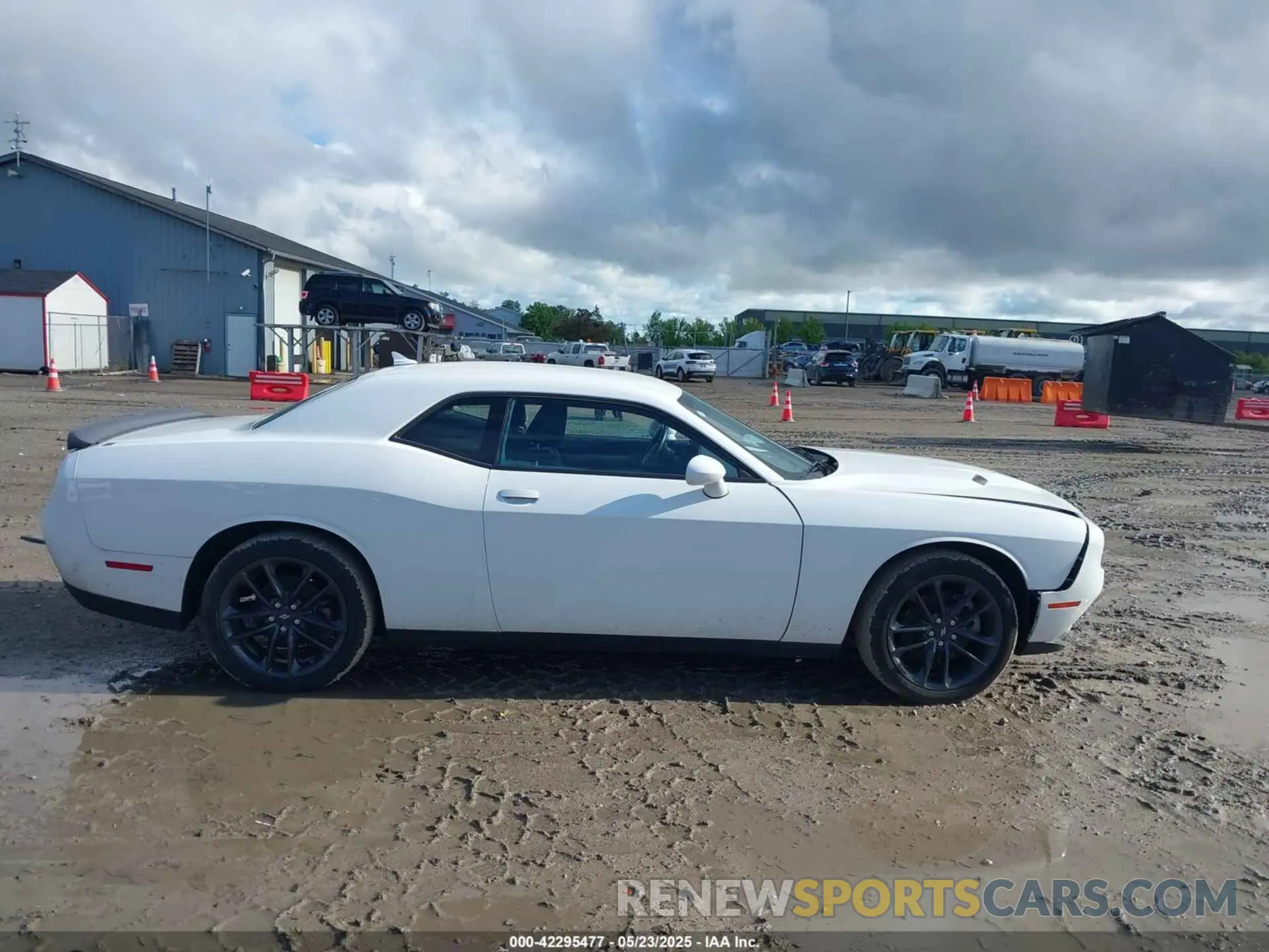 13 Photograph of a damaged car 2C3CDZGGXNH238891 DODGE CHALLENGER 2022