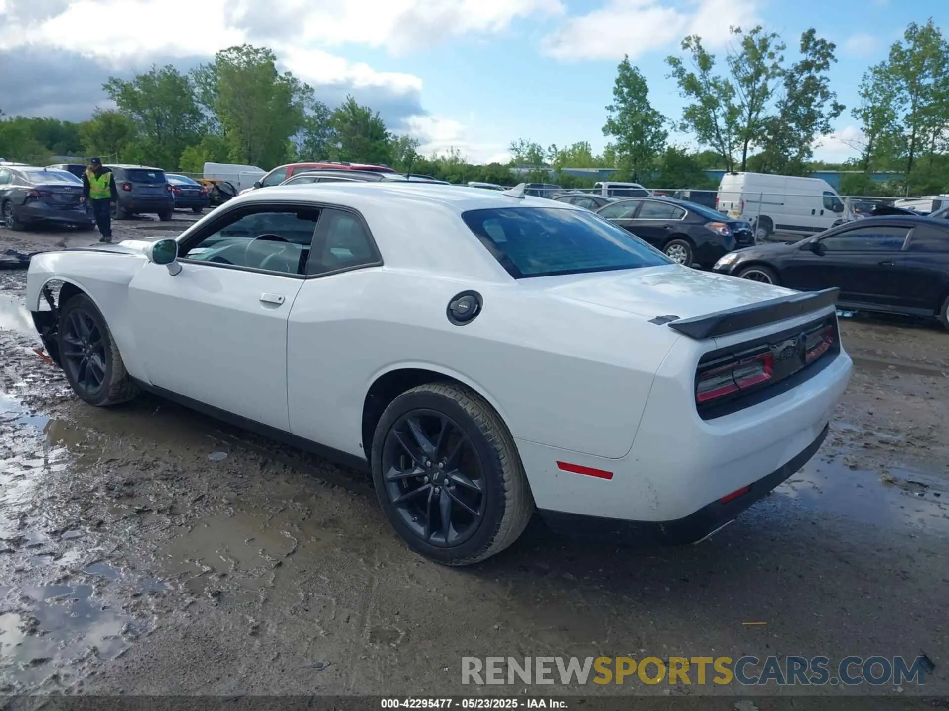 3 Photograph of a damaged car 2C3CDZGGXNH238891 DODGE CHALLENGER 2022