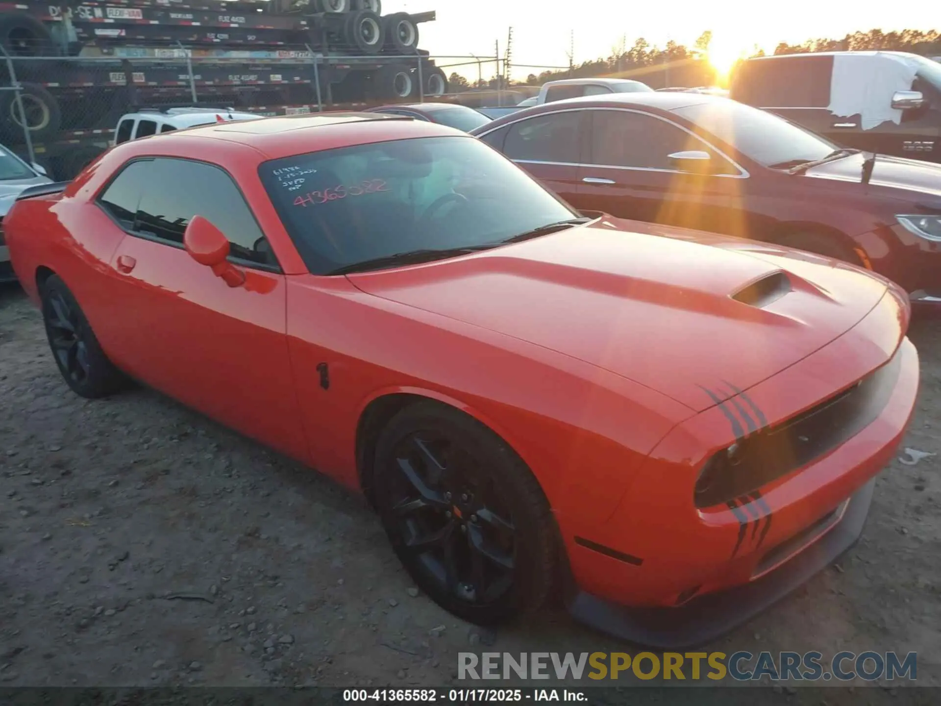 13 Photograph of a damaged car 2C3CDZJG0NH109437 DODGE CHALLENGER 2022