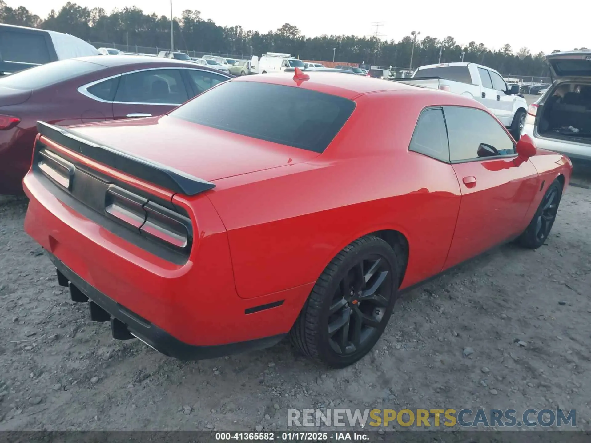 4 Photograph of a damaged car 2C3CDZJG0NH109437 DODGE CHALLENGER 2022
