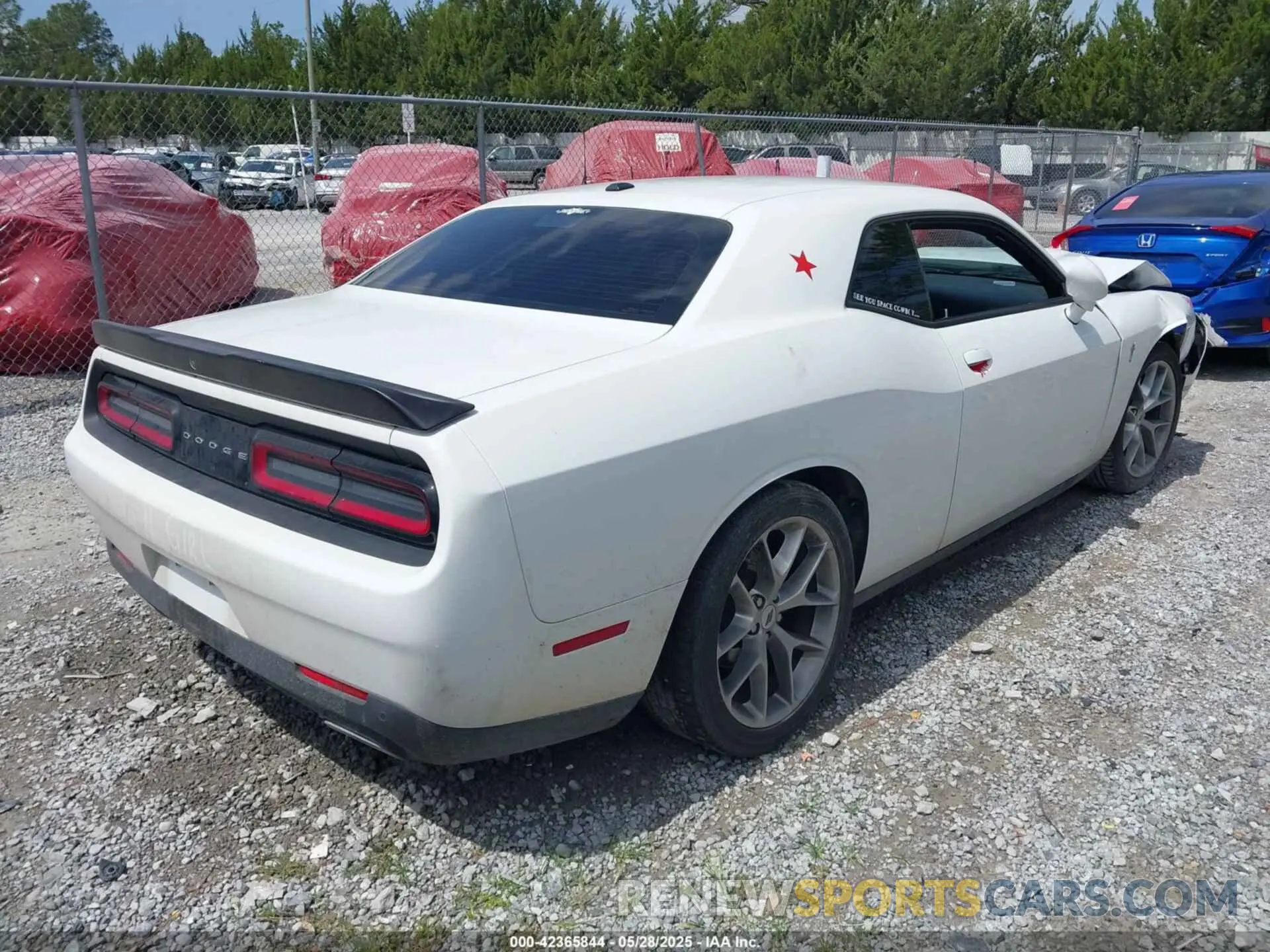 4 Photograph of a damaged car 2C3CDZJG0NH237466 DODGE CHALLENGER 2022