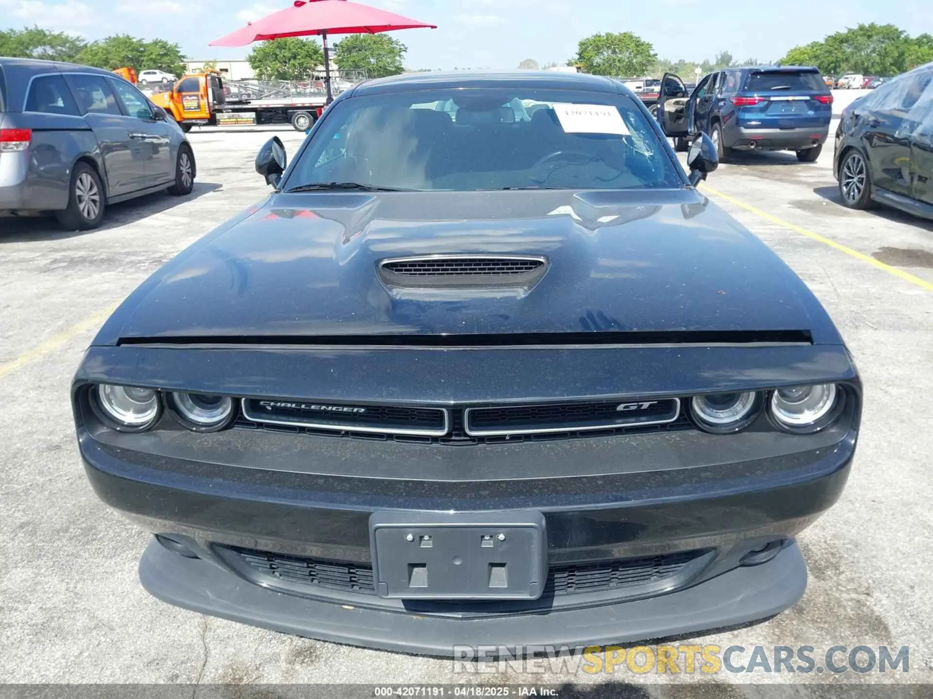12 Photograph of a damaged car 2C3CDZJG1NH237606 DODGE CHALLENGER 2022