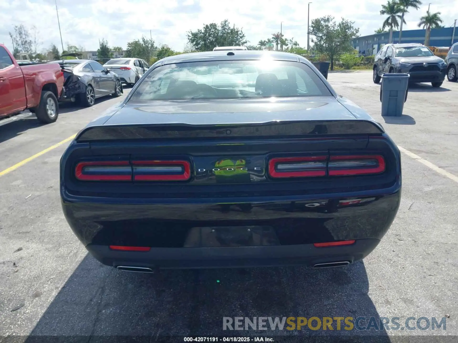 16 Photograph of a damaged car 2C3CDZJG1NH237606 DODGE CHALLENGER 2022