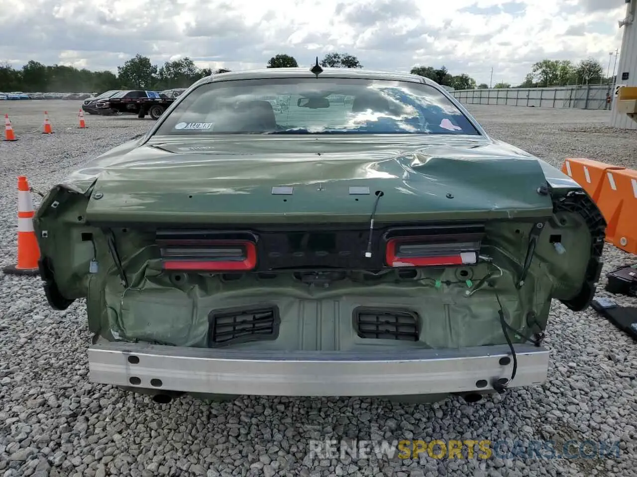 6 Photograph of a damaged car 2C3CDZJG3NH105768 DODGE CHALLENGER 2022