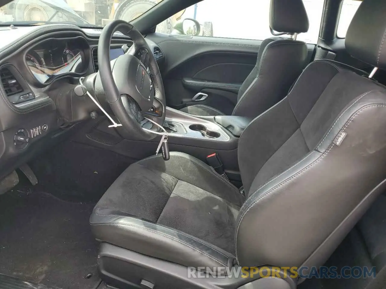 7 Photograph of a damaged car 2C3CDZJG3NH105768 DODGE CHALLENGER 2022