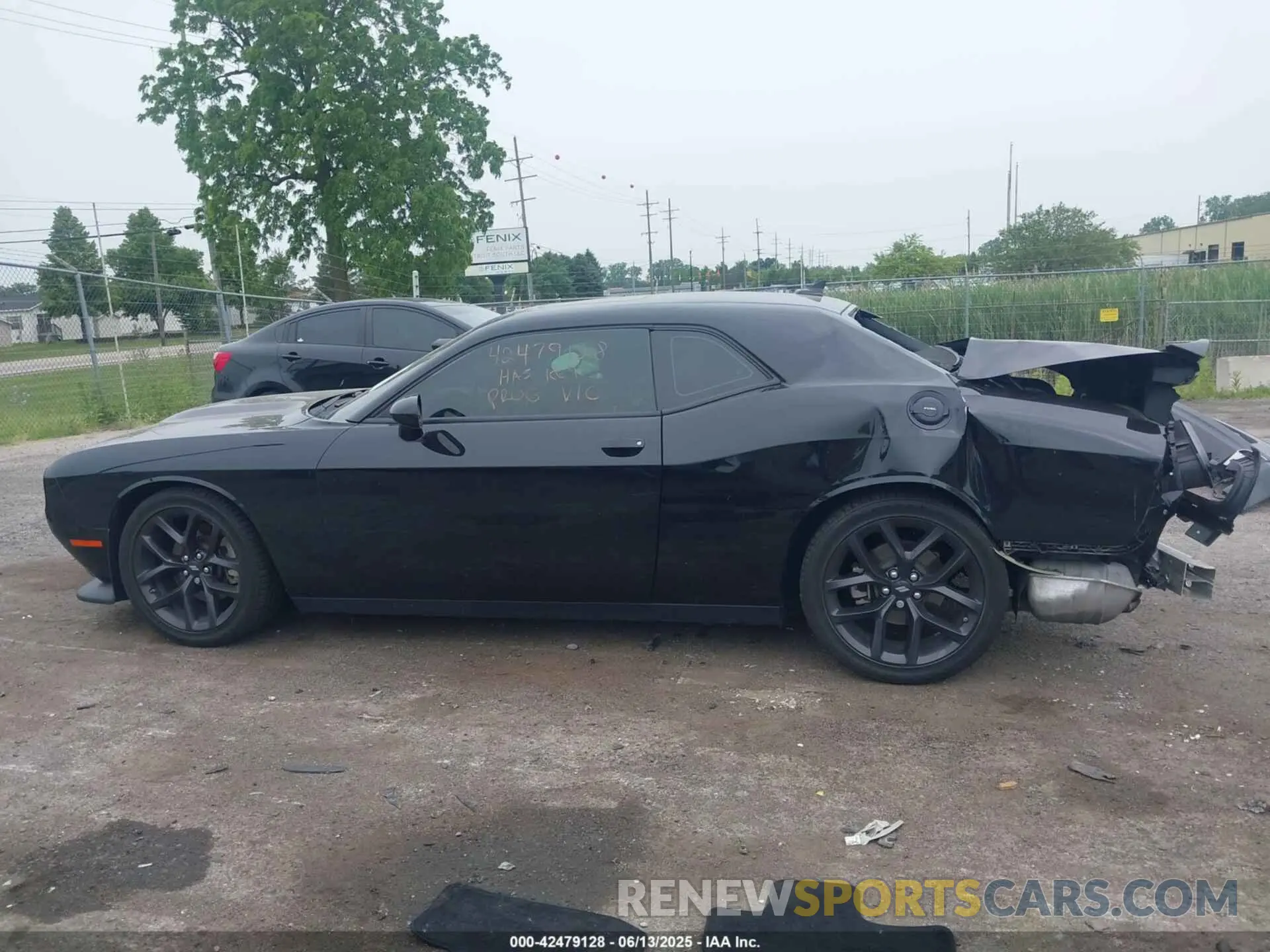 14 Photograph of a damaged car 2C3CDZJG3NH168739 DODGE CHALLENGER 2022