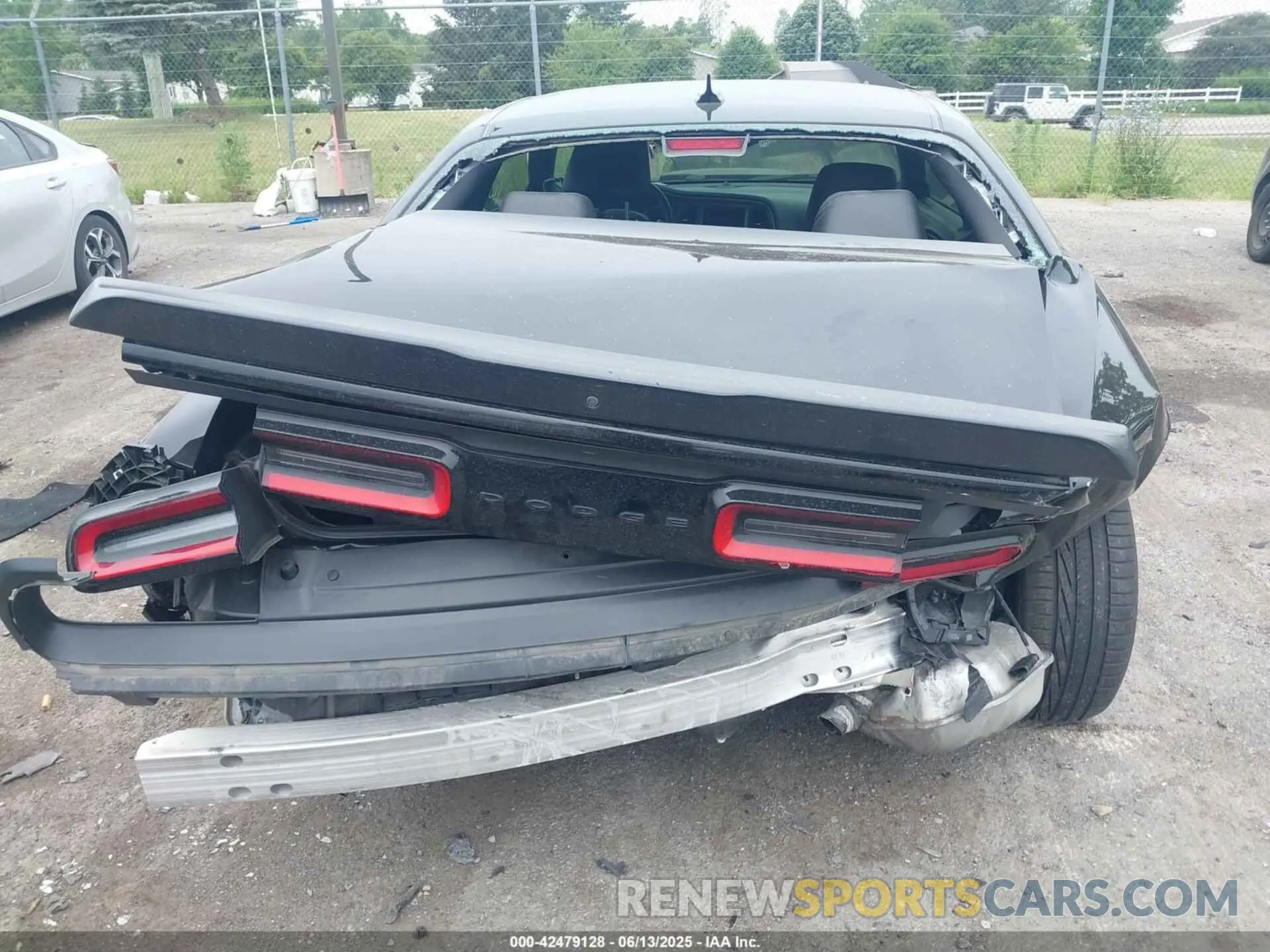 16 Photograph of a damaged car 2C3CDZJG3NH168739 DODGE CHALLENGER 2022