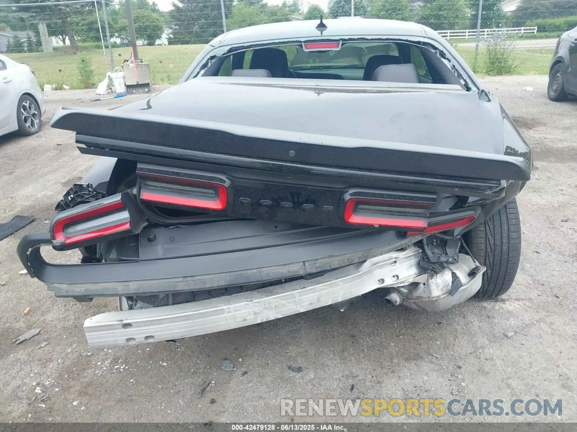 6 Photograph of a damaged car 2C3CDZJG3NH168739 DODGE CHALLENGER 2022