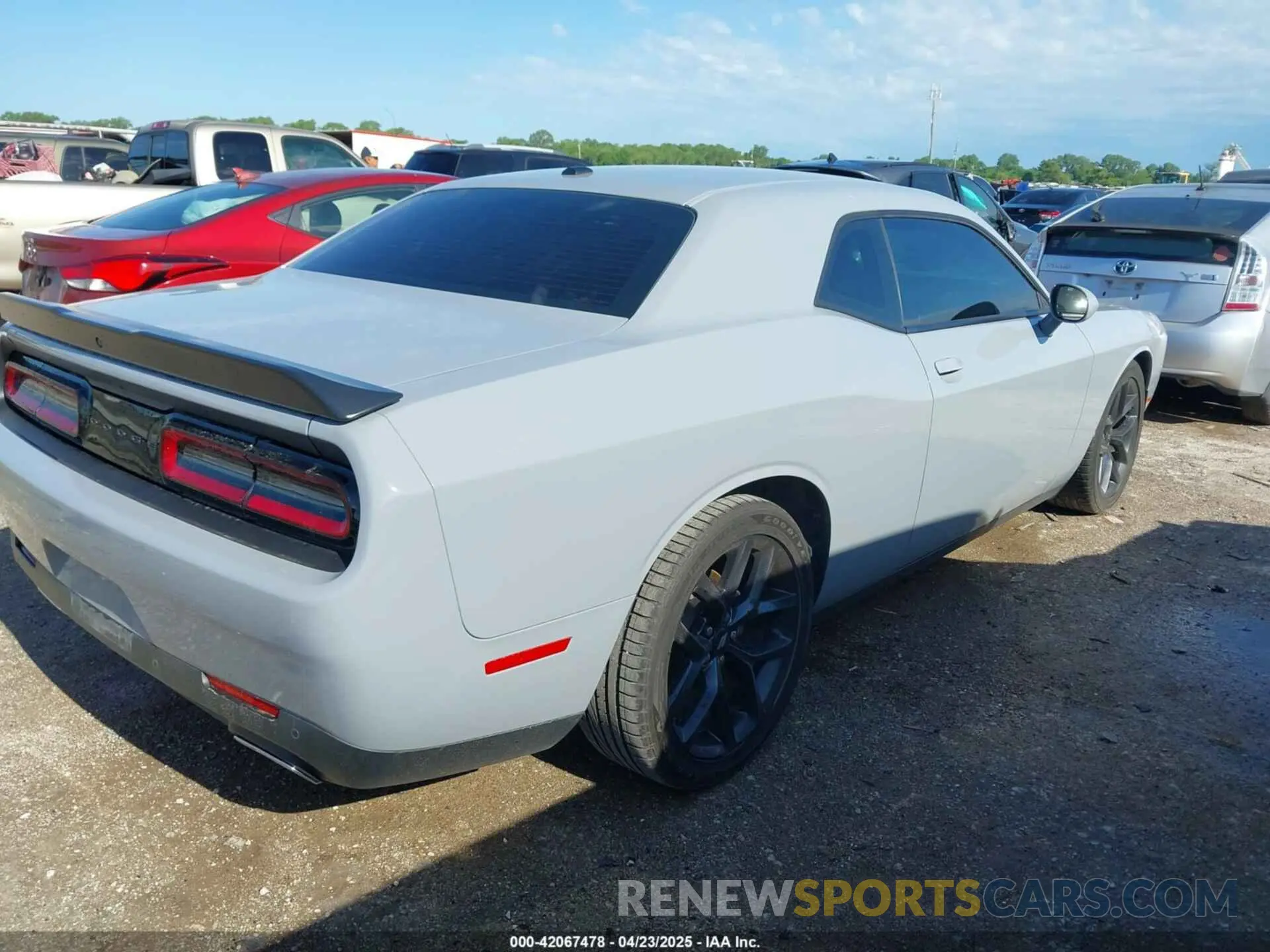 4 Photograph of a damaged car 2C3CDZJG5NH171660 DODGE CHALLENGER 2022