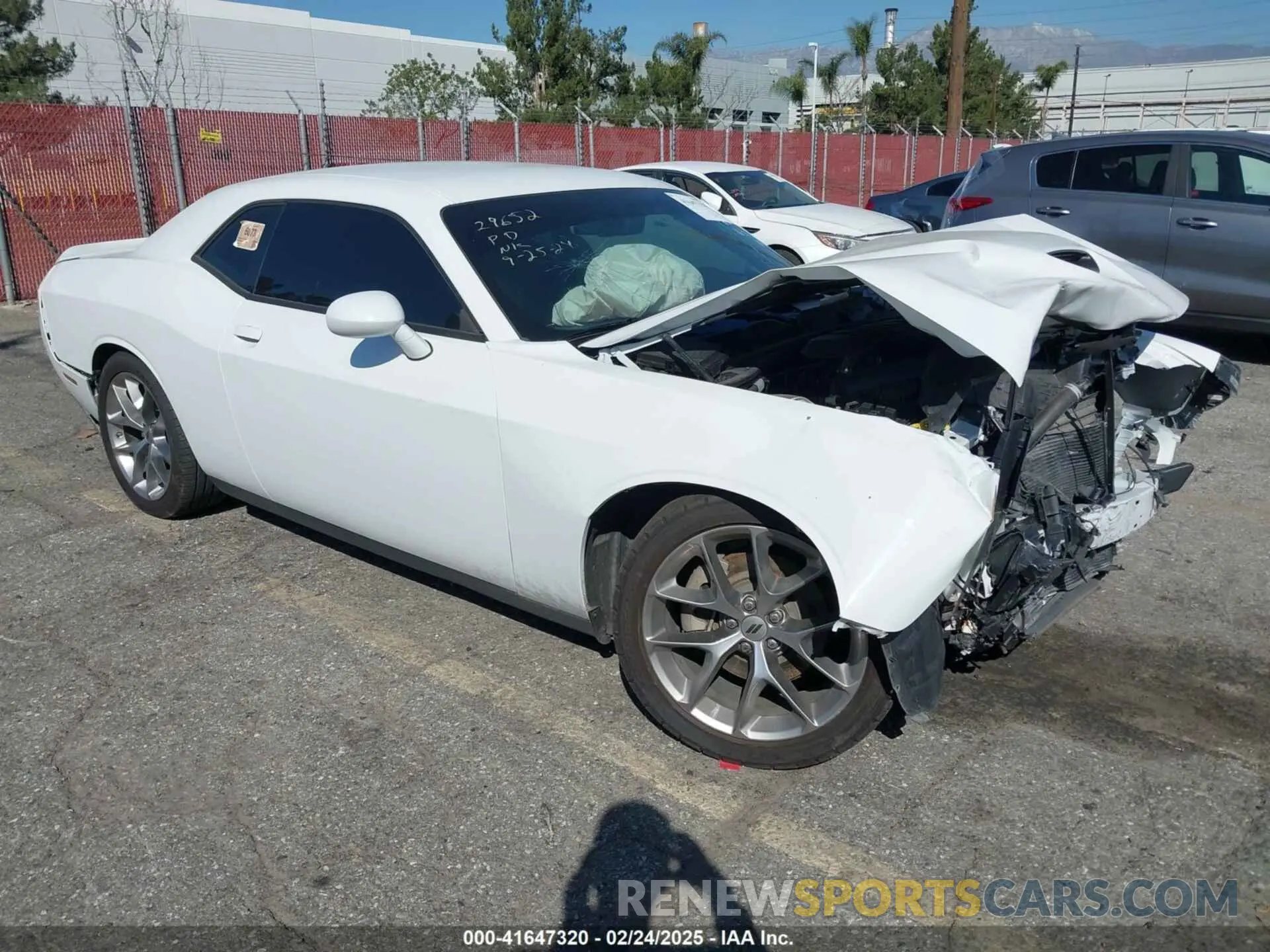 1 Photograph of a damaged car 2C3CDZJG7NH155847 DODGE CHALLENGER 2022