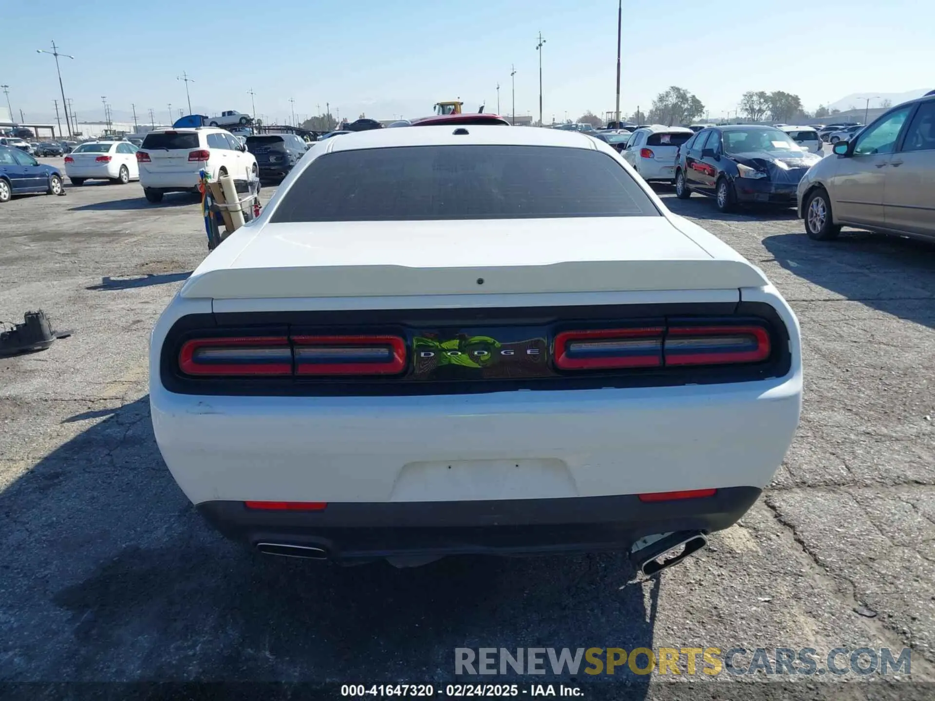 16 Photograph of a damaged car 2C3CDZJG7NH155847 DODGE CHALLENGER 2022