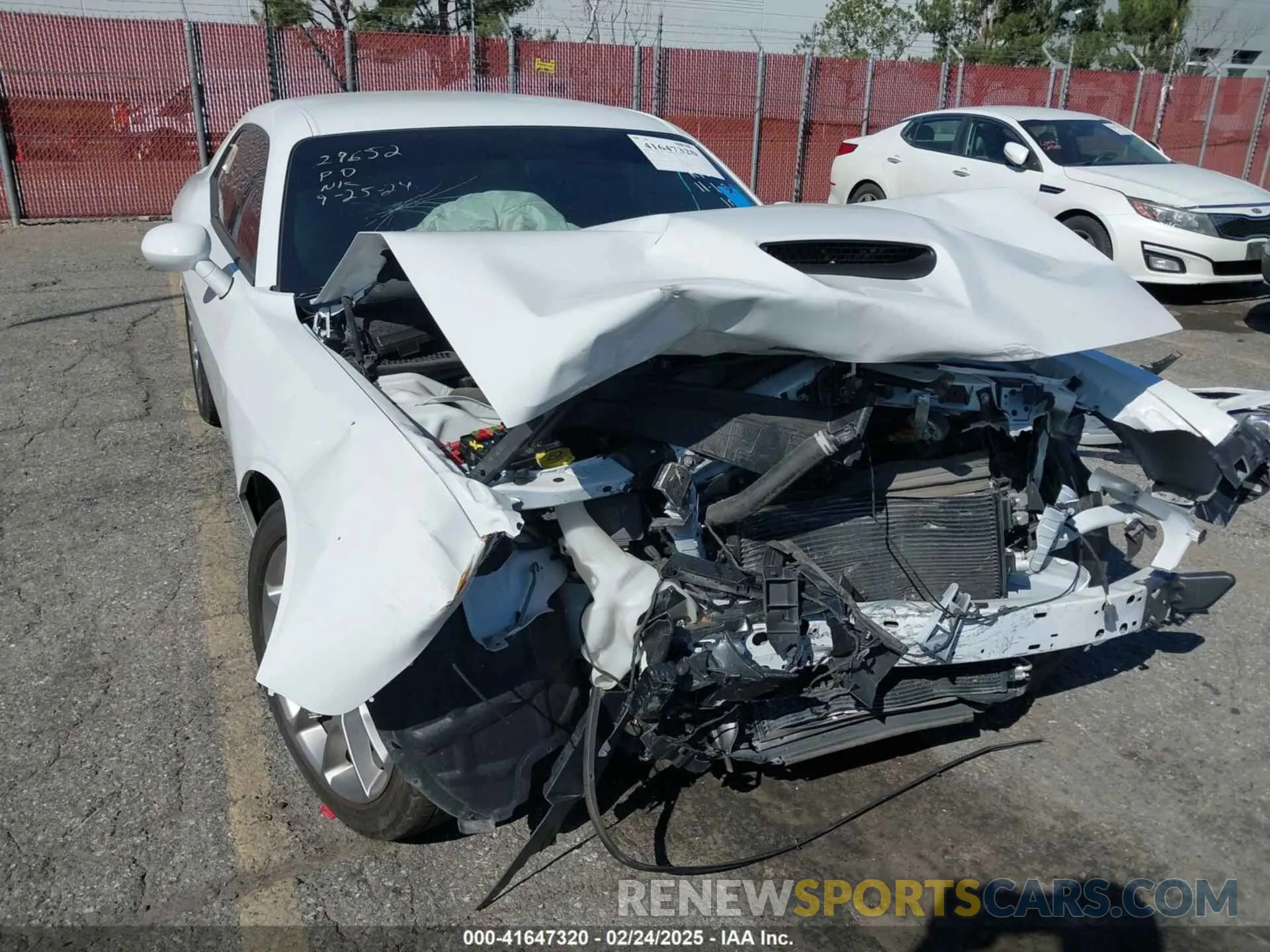 6 Photograph of a damaged car 2C3CDZJG7NH155847 DODGE CHALLENGER 2022