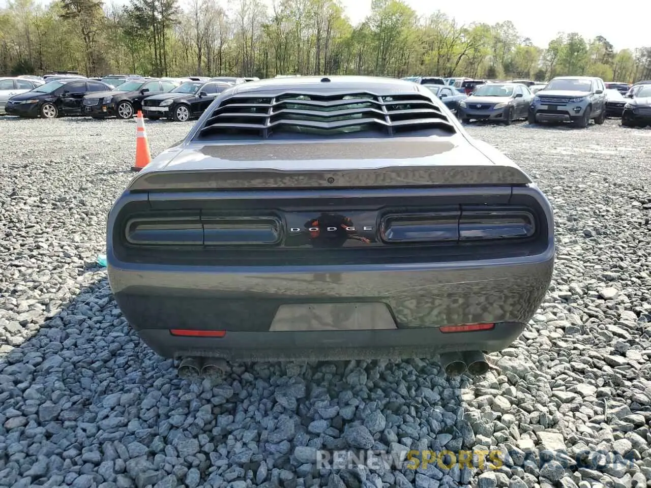6 Photograph of a damaged car 2C3CDZJG8NH257822 DODGE CHALLENGER 2022