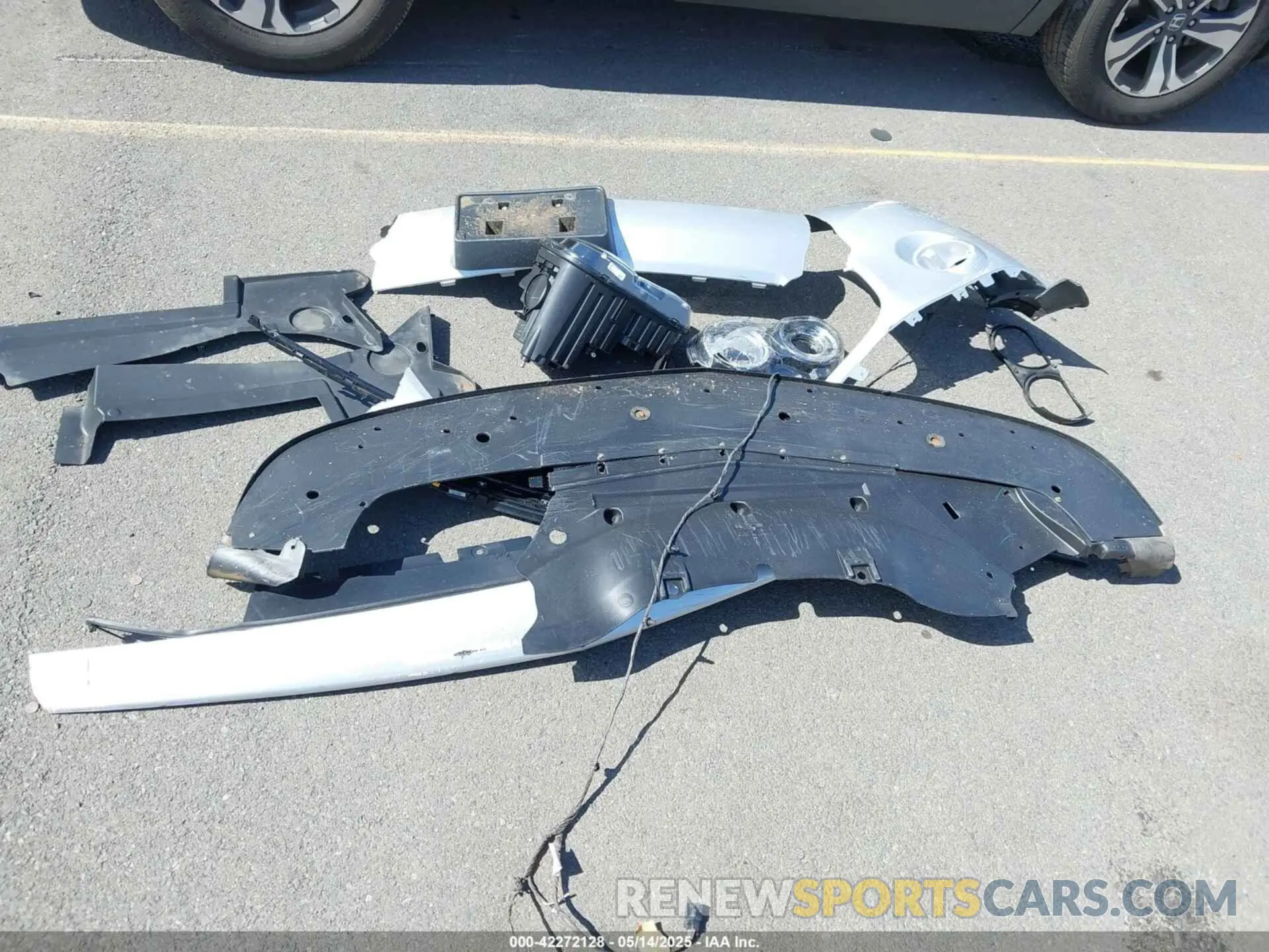 12 Photograph of a damaged car 2C3CDZJGXNH233246 DODGE CHALLENGER 2022