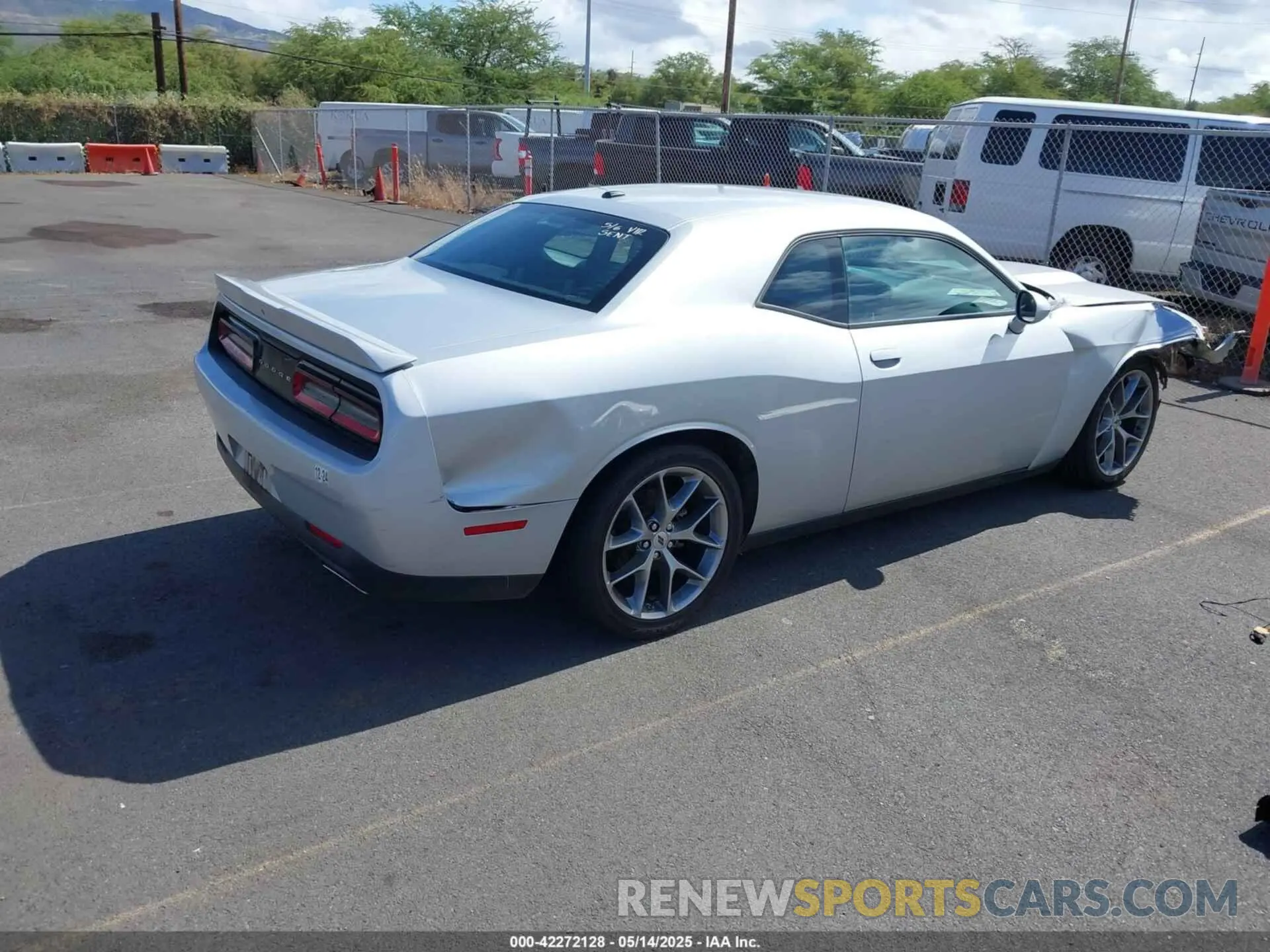 4 Photograph of a damaged car 2C3CDZJGXNH233246 DODGE CHALLENGER 2022