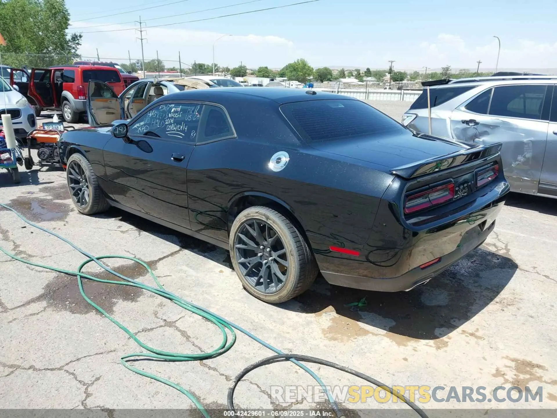 3 Фотография поврежденного автомобиля 2C3CDZKGXNH247713 DODGE CHALLENGER 2022