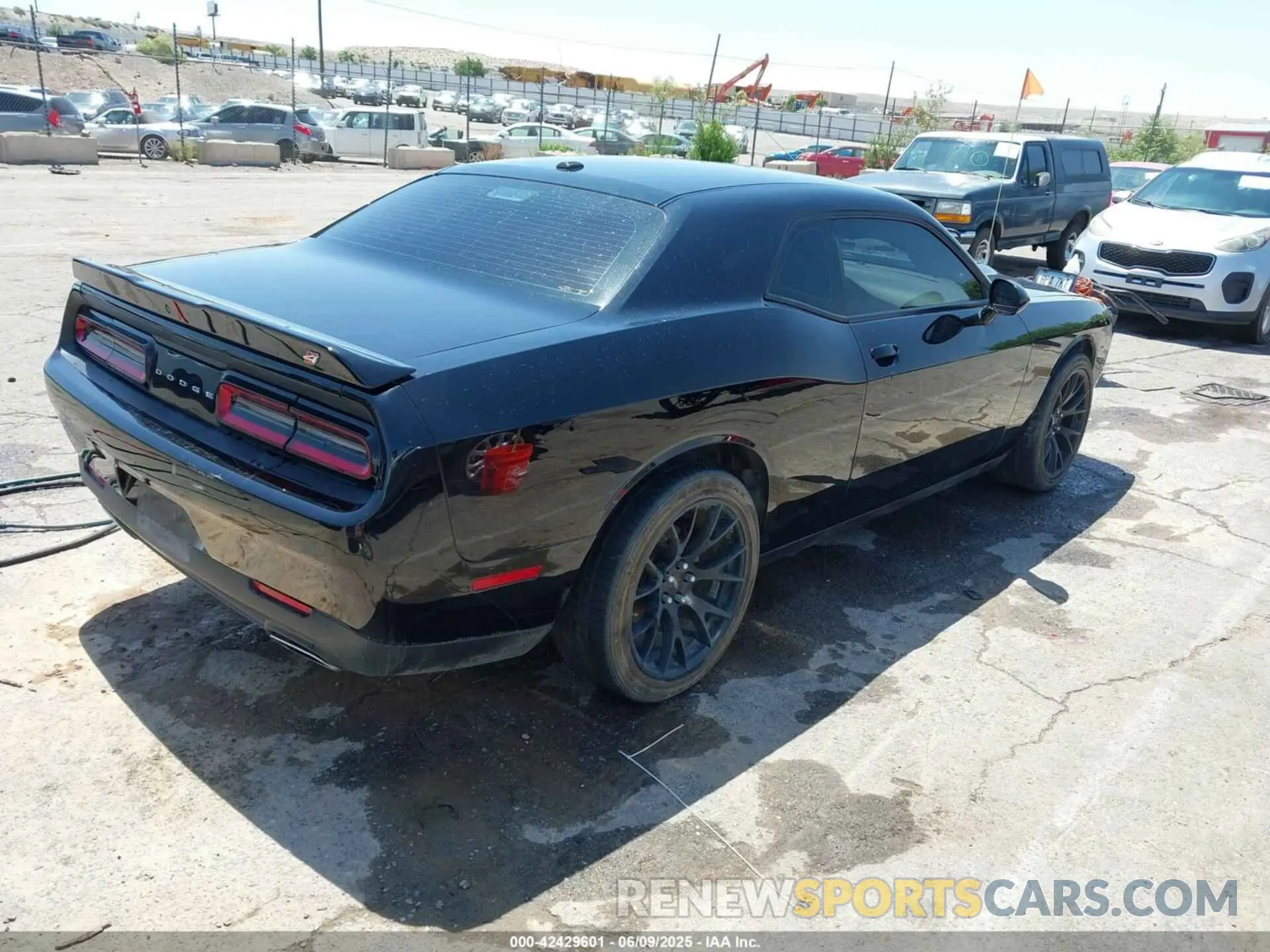 4 Фотография поврежденного автомобиля 2C3CDZKGXNH247713 DODGE CHALLENGER 2022
