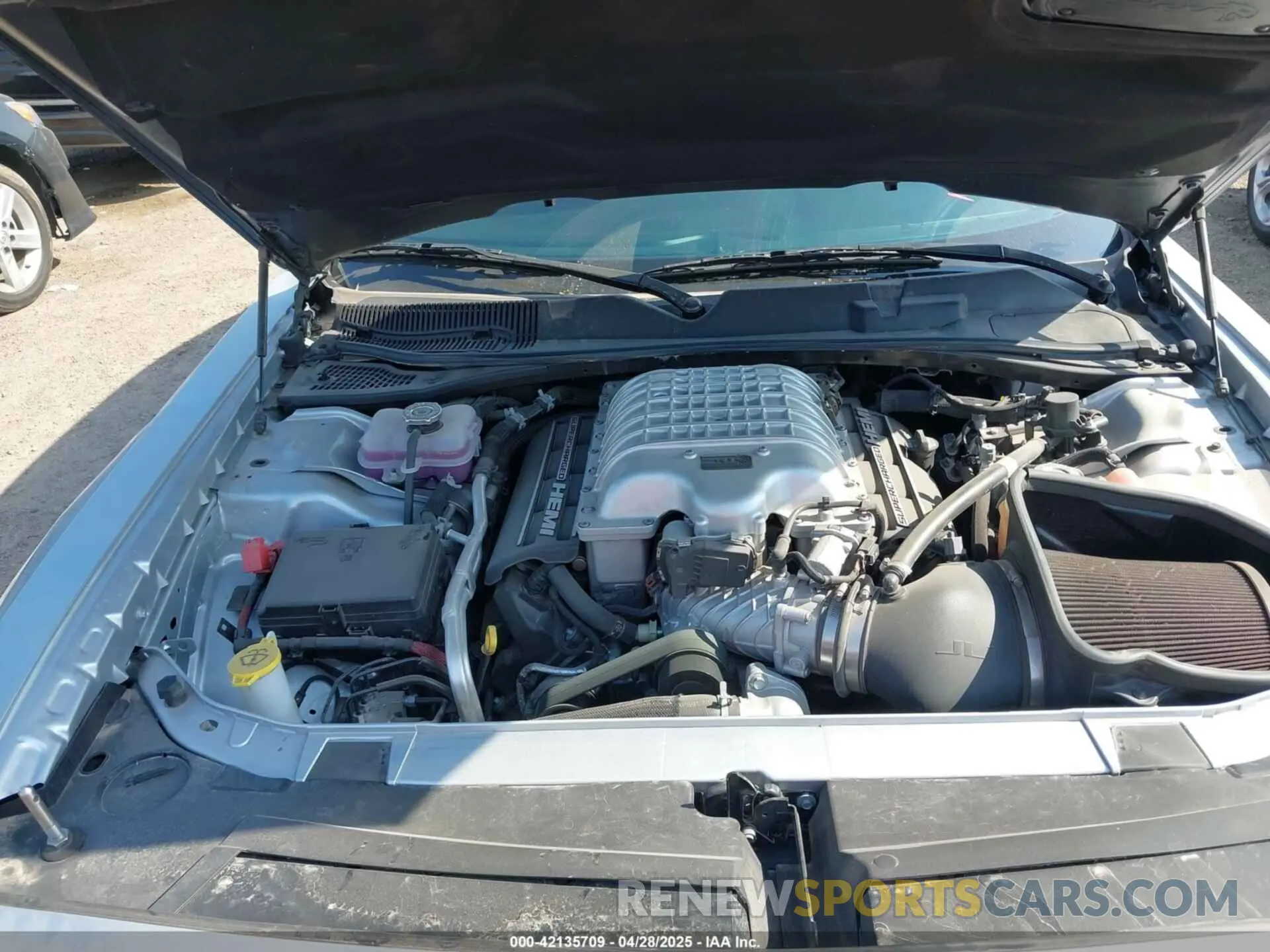 10 Photograph of a damaged car 2C3CDZL95NH121338 DODGE CHALLENGER 2022