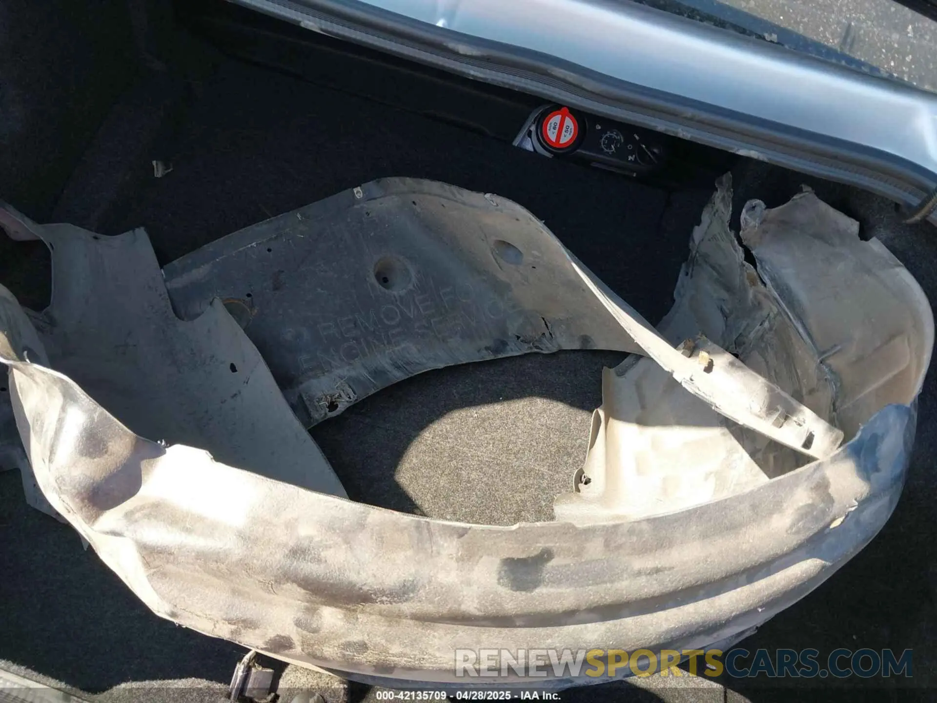 12 Photograph of a damaged car 2C3CDZL95NH121338 DODGE CHALLENGER 2022