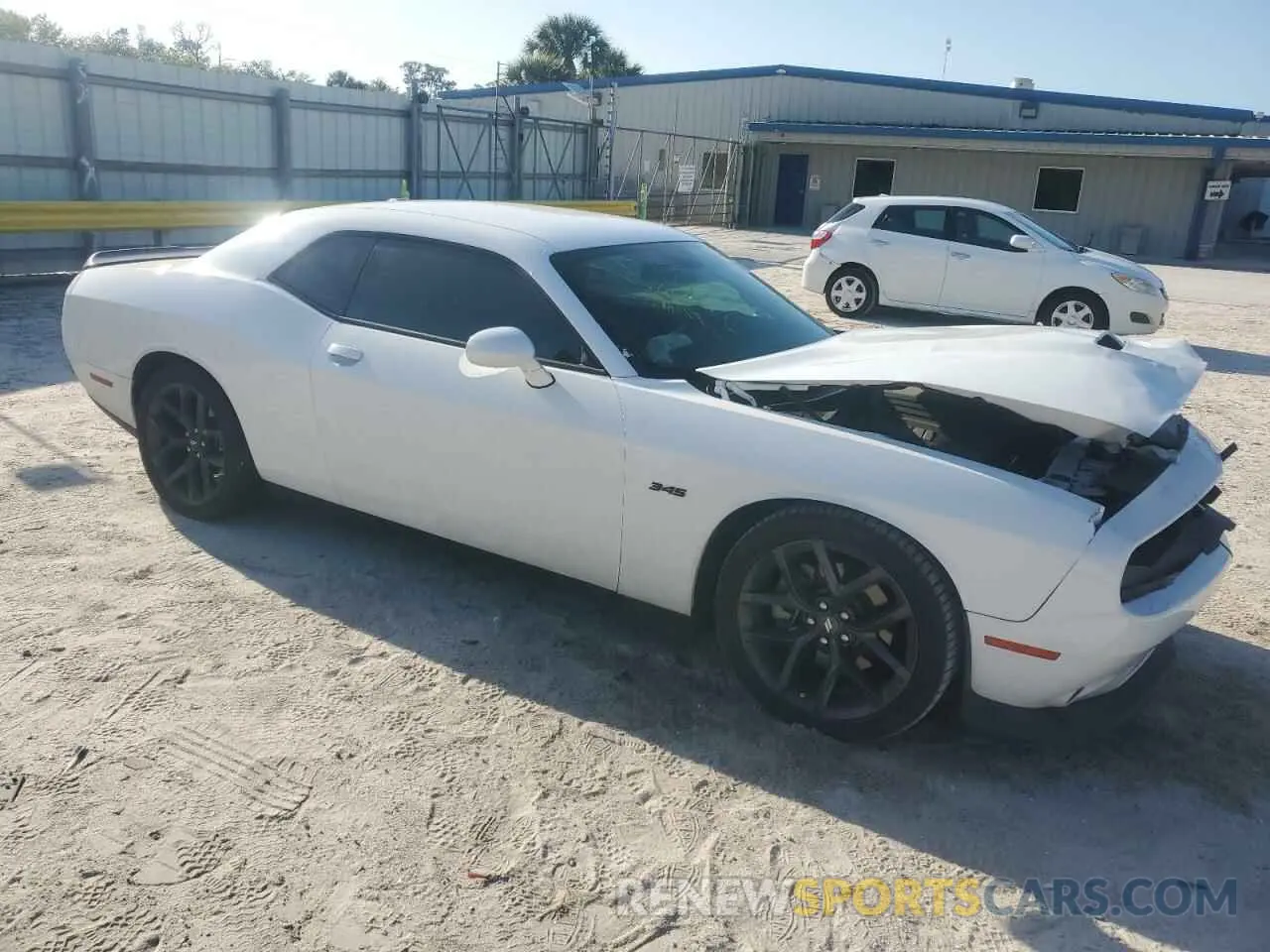 4 Фотография поврежденного автомобиля 2C3CDZBT4PH654698 DODGE CHALLENGER 2023