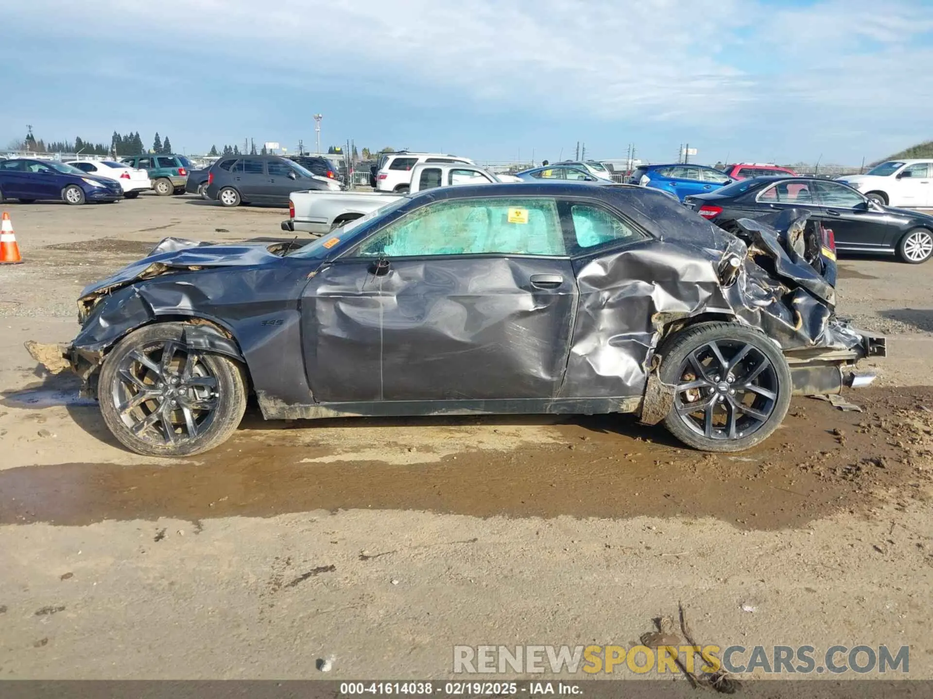 13 Photograph of a damaged car 2C3CDZBTXPH611015 DODGE CHALLENGER 2023