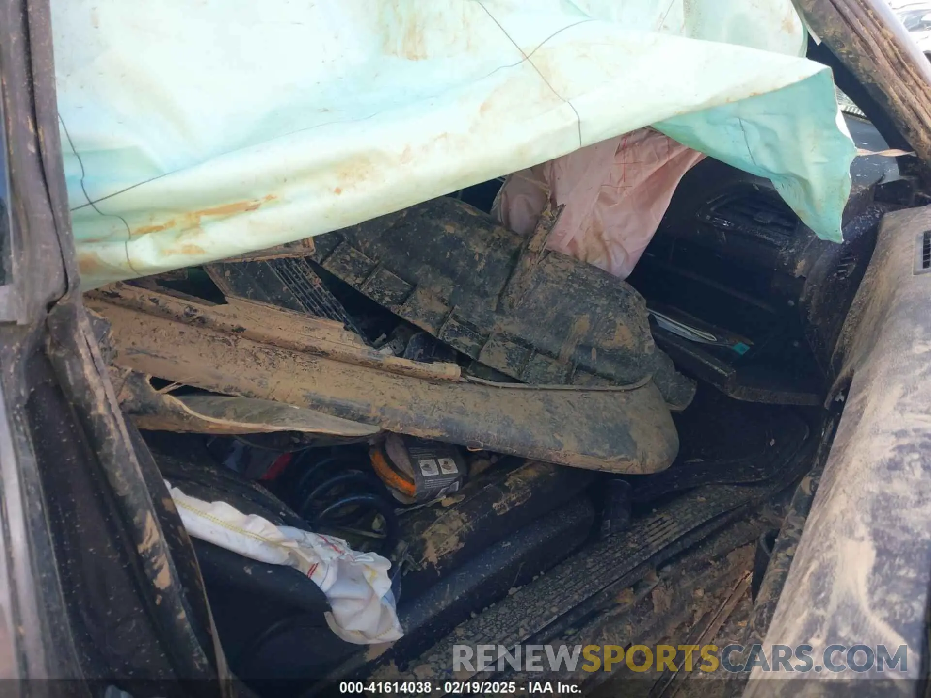 5 Photograph of a damaged car 2C3CDZBTXPH611015 DODGE CHALLENGER 2023