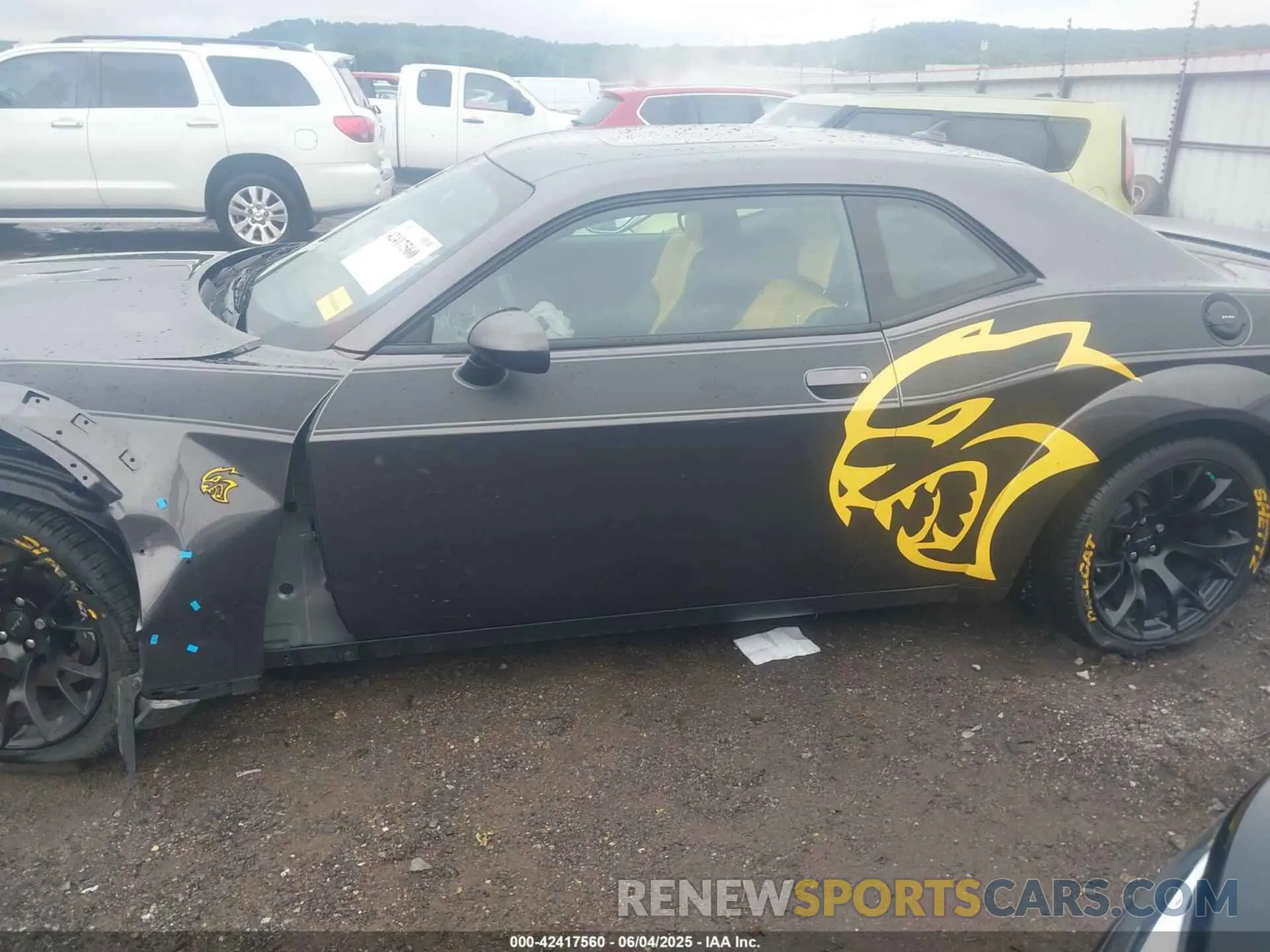 15 Photograph of a damaged car 2C3CDZC90PH617313 DODGE CHALLENGER 2023