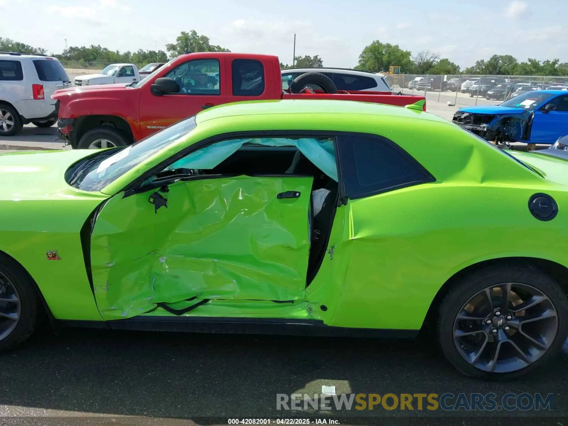 6 Photograph of a damaged car 2C3CDZFJ5PH667775 DODGE CHALLENGER 2023