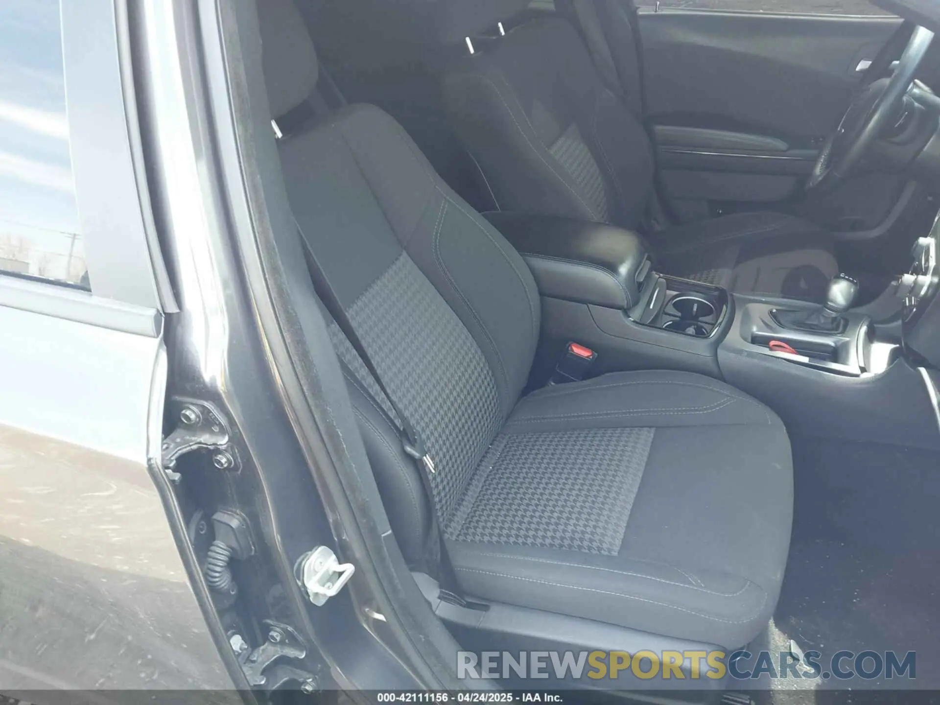 5 Photograph of a damaged car 2C3CDXBG1KH589096 DODGE CHARGER 2019