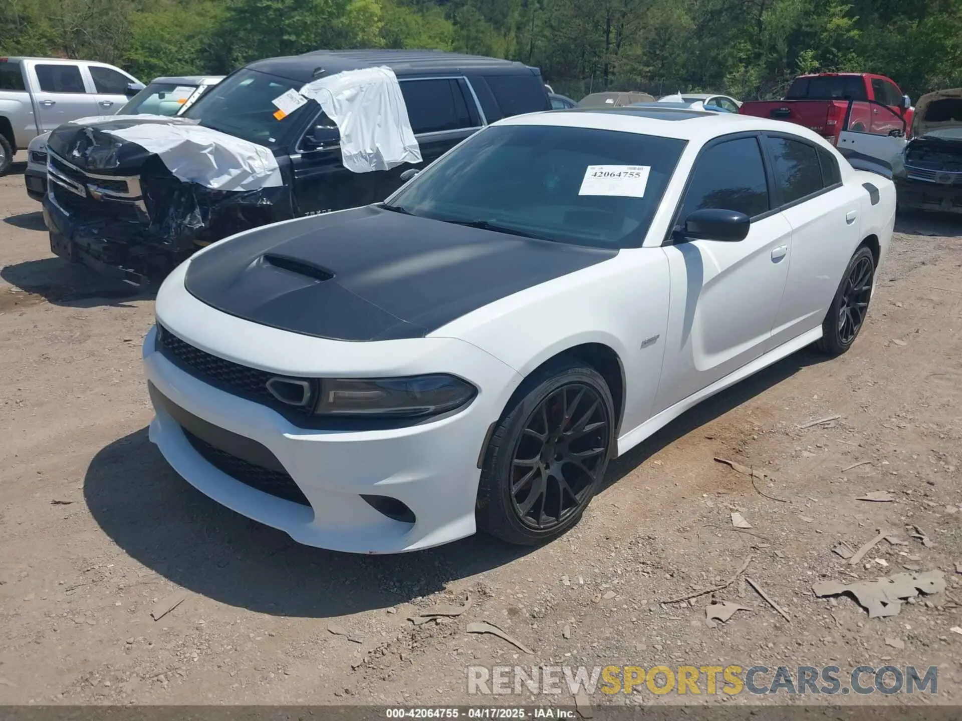 2 Фотография поврежденного автомобиля 2C3CDXCT3KH633059 DODGE CHARGER 2019
