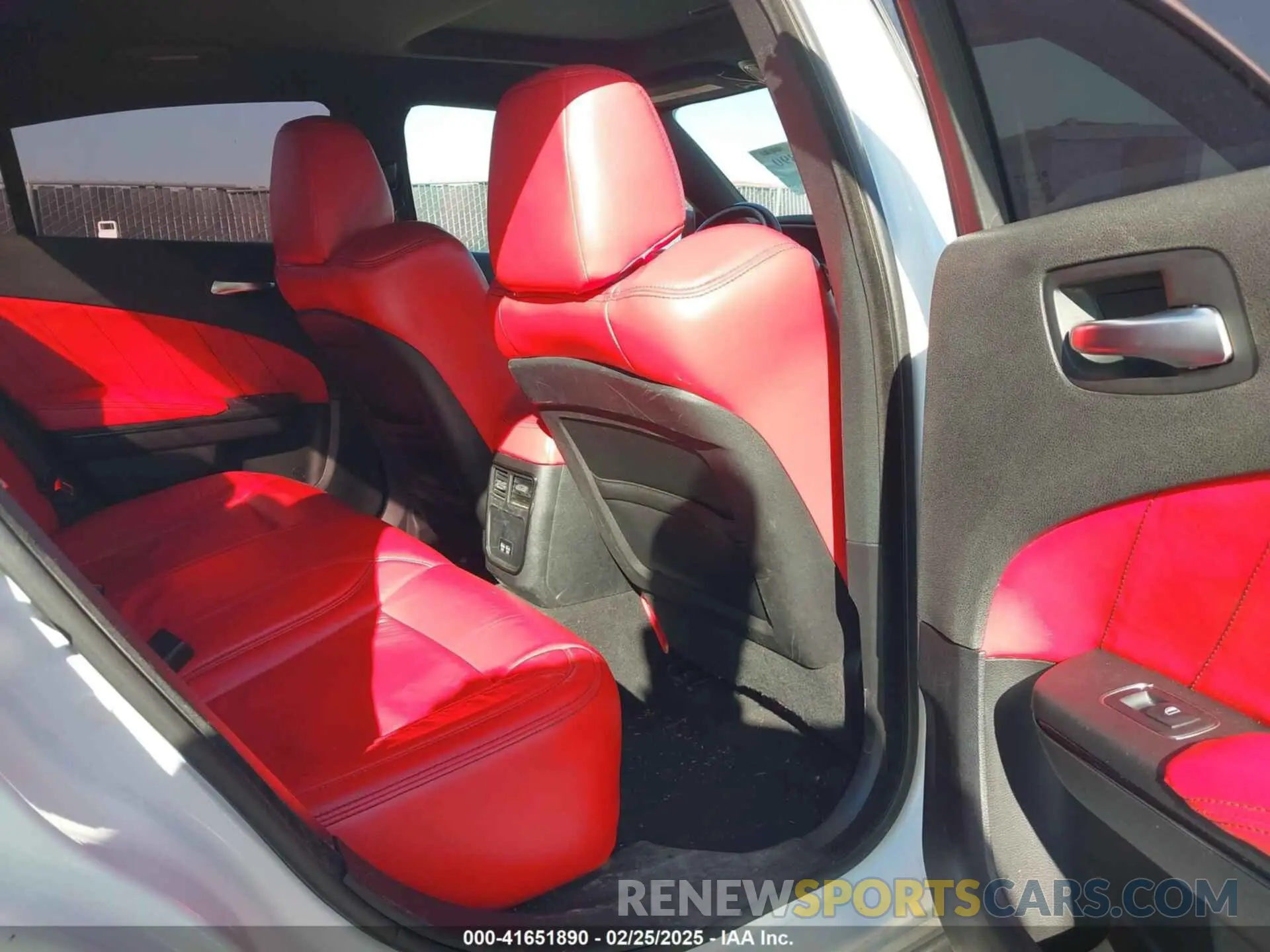8 Фотография поврежденного автомобиля 2C3CDXCT9KH629940 DODGE CHARGER 2019