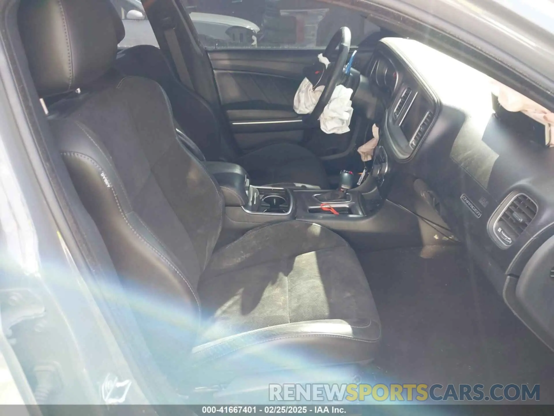 5 Photograph of a damaged car 2C3CDXCTXKH607784 DODGE CHARGER 2019