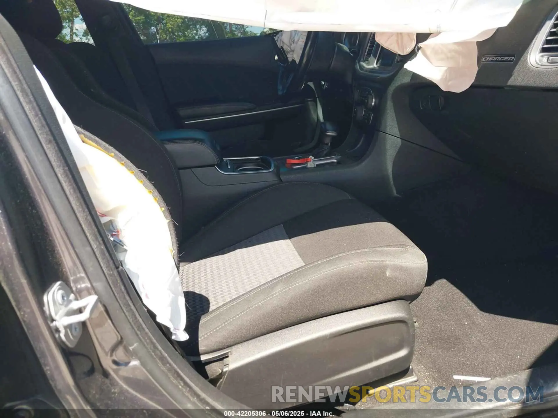 5 Photograph of a damaged car 2C3CDXGJ4KH753817 DODGE CHARGER 2019