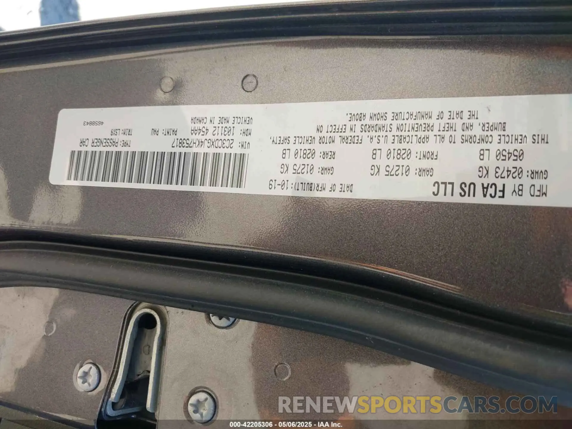 9 Photograph of a damaged car 2C3CDXGJ4KH753817 DODGE CHARGER 2019