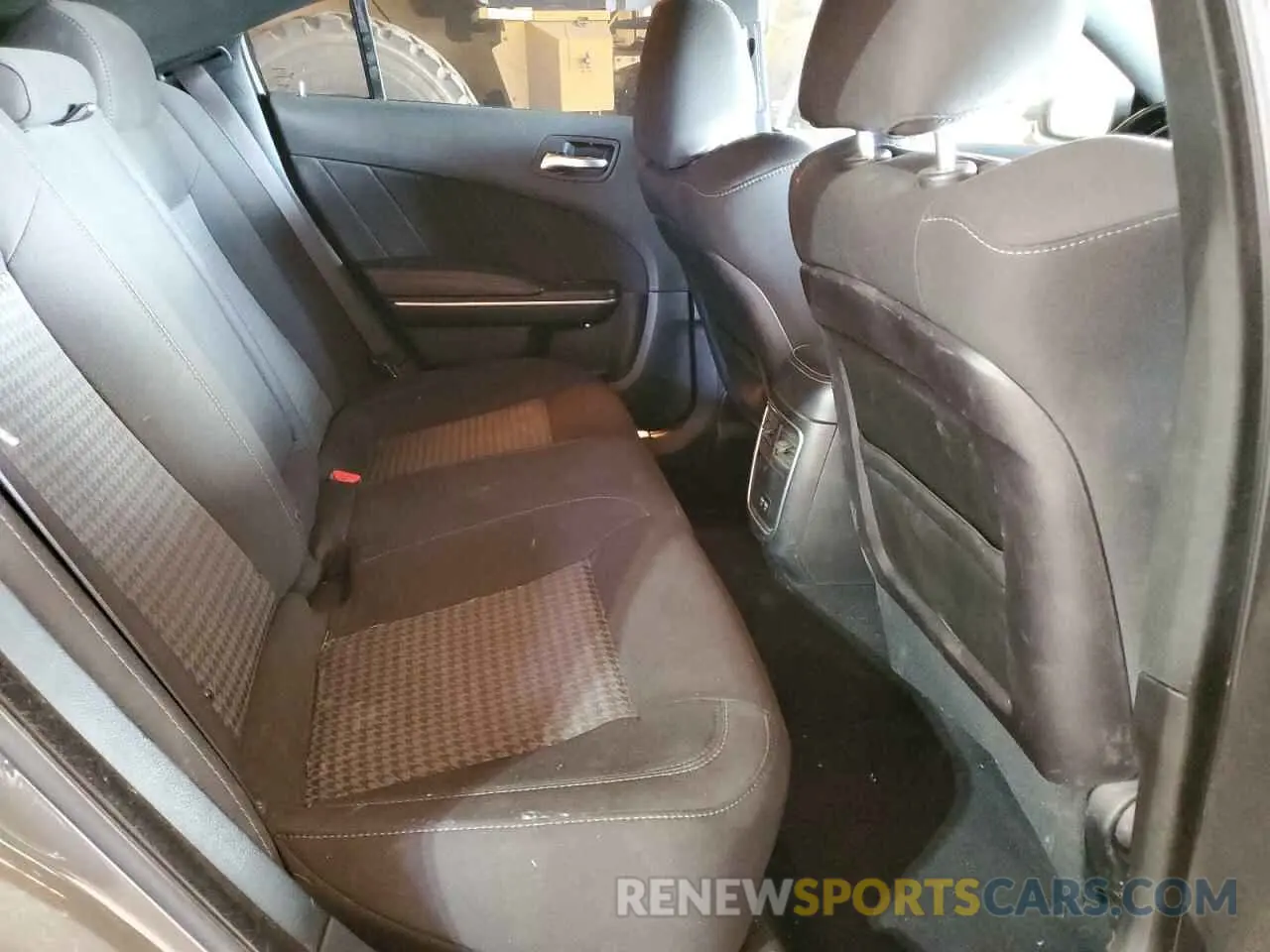 10 Photograph of a damaged car 2C3CDXGJ7KH697114 DODGE CHARGER 2019