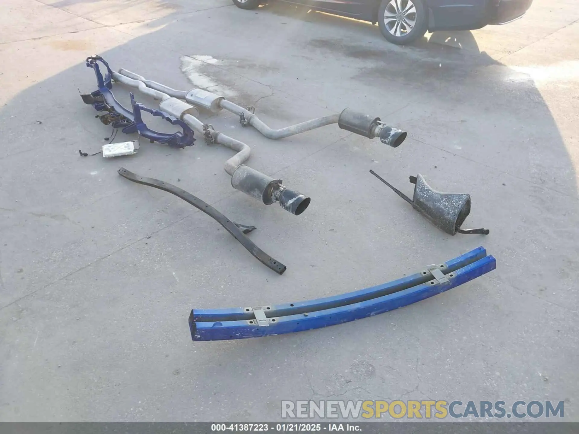 11 Photograph of a damaged car 2C3CDXGJ9KH736009 DODGE CHARGER 2019