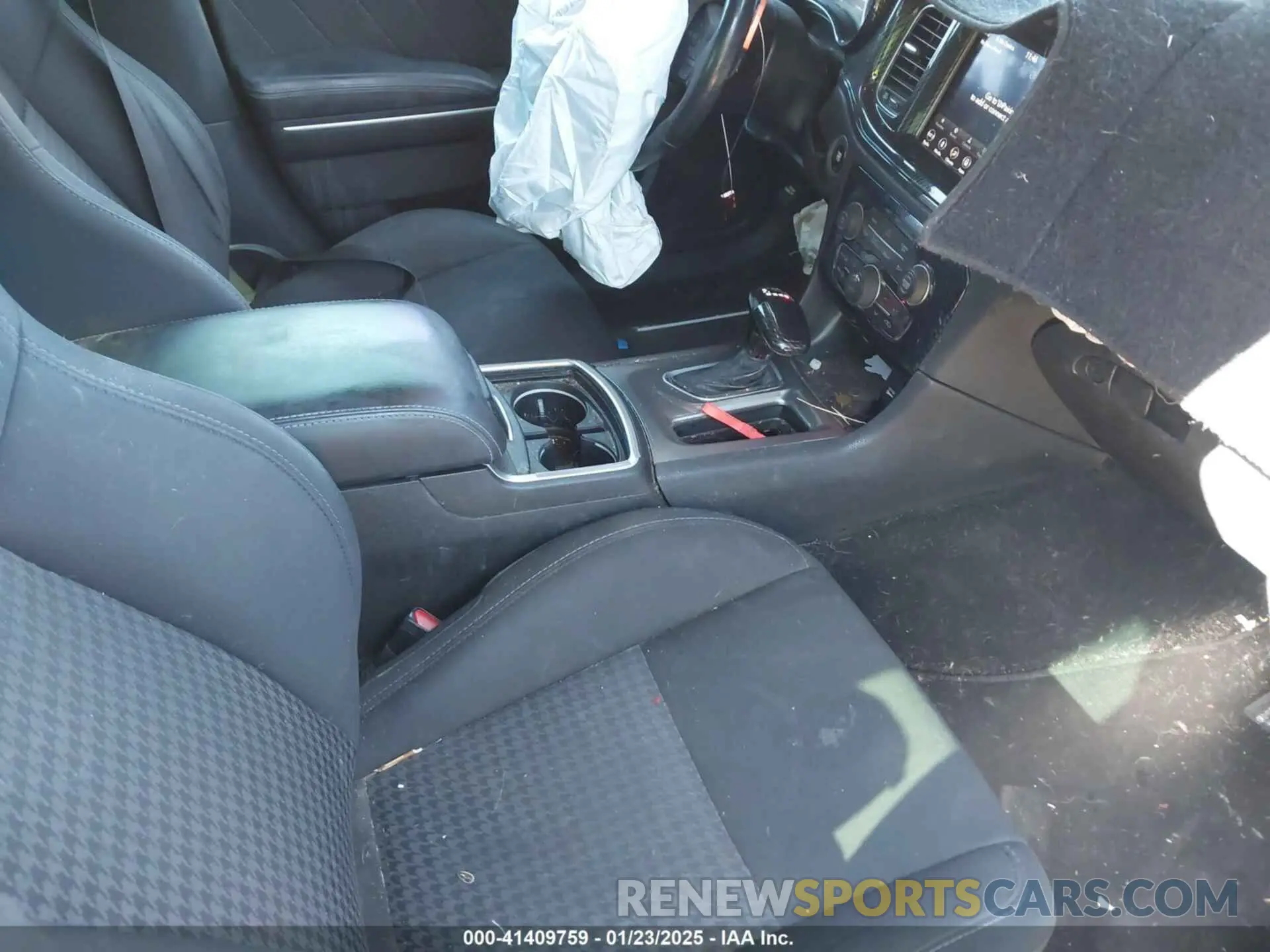 5 Photograph of a damaged car 2C3CDXHG2KH585176 DODGE CHARGER 2019